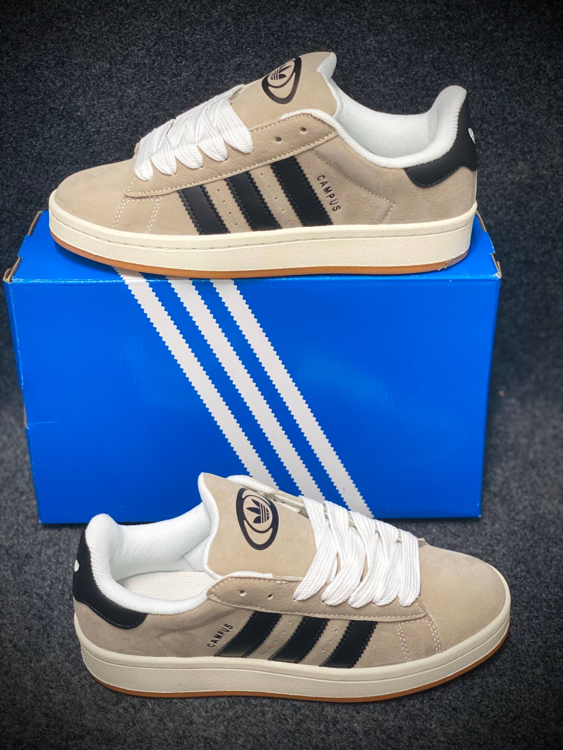 Campus 00s : "beige and black" (1:1) thumbnail 6