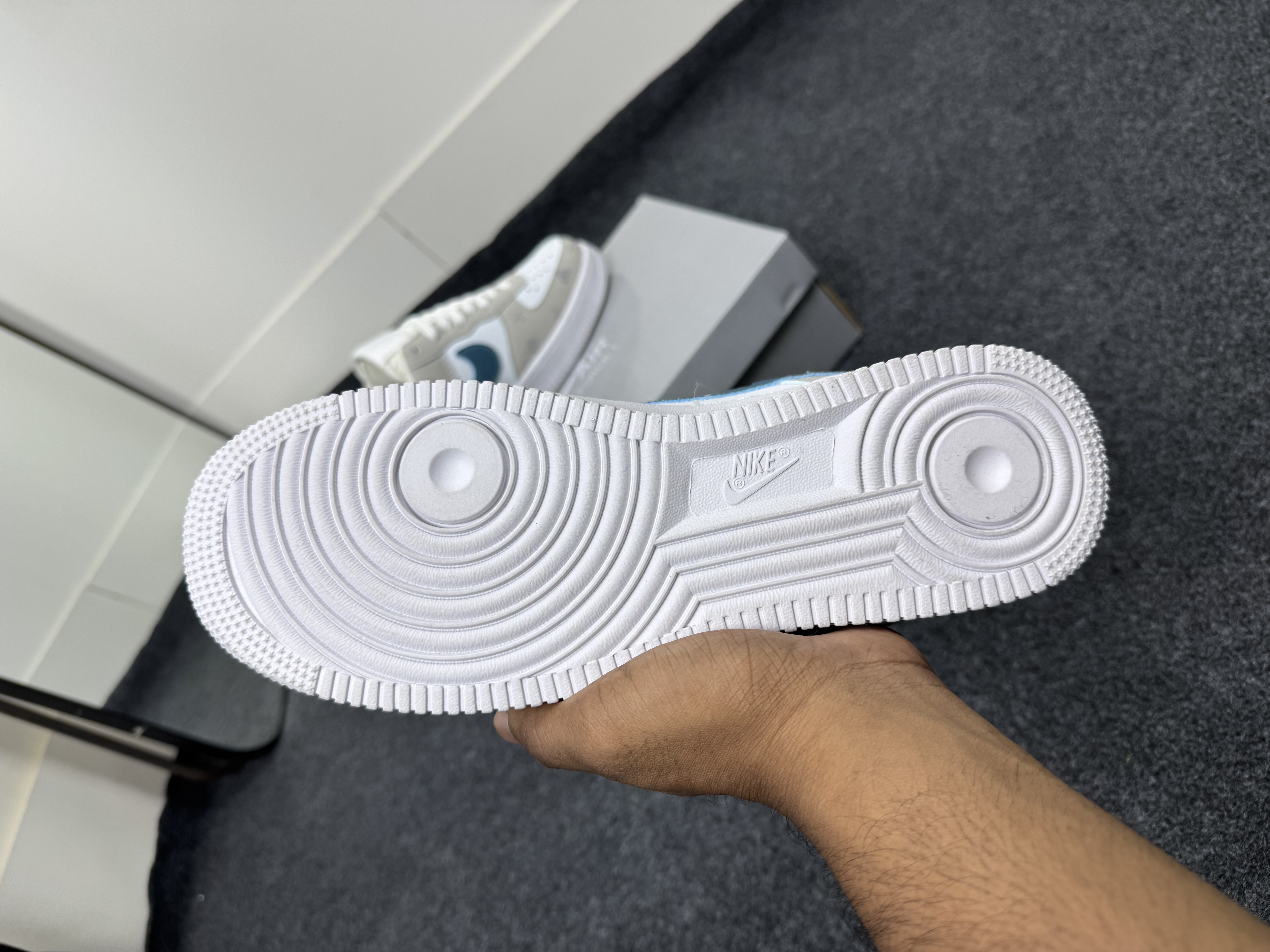 AF-1: "KissMaker Studio" (1:1) thumbnail 12
