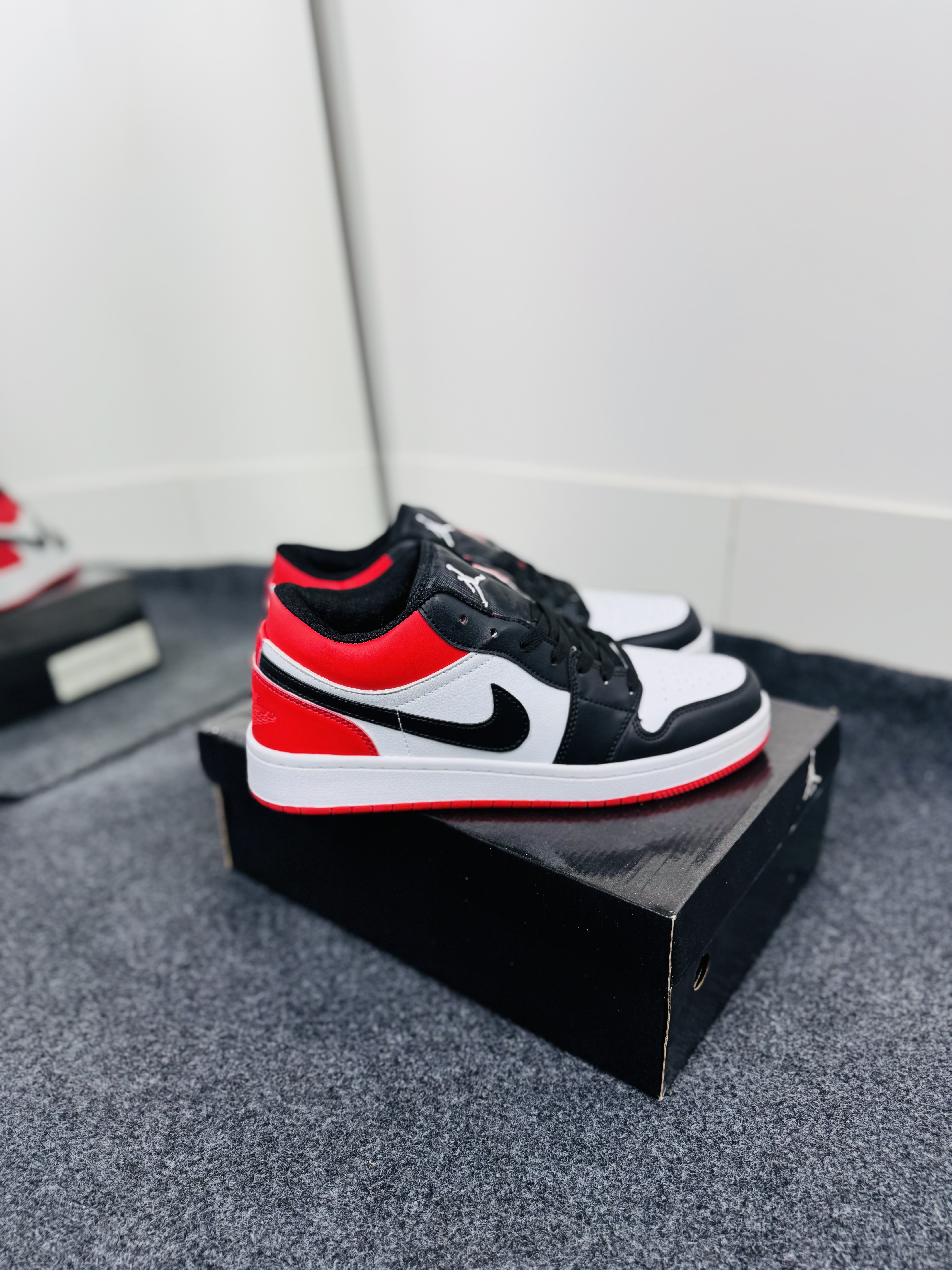 Air Jordan 1 Low: "Bred Toe" (1:1)