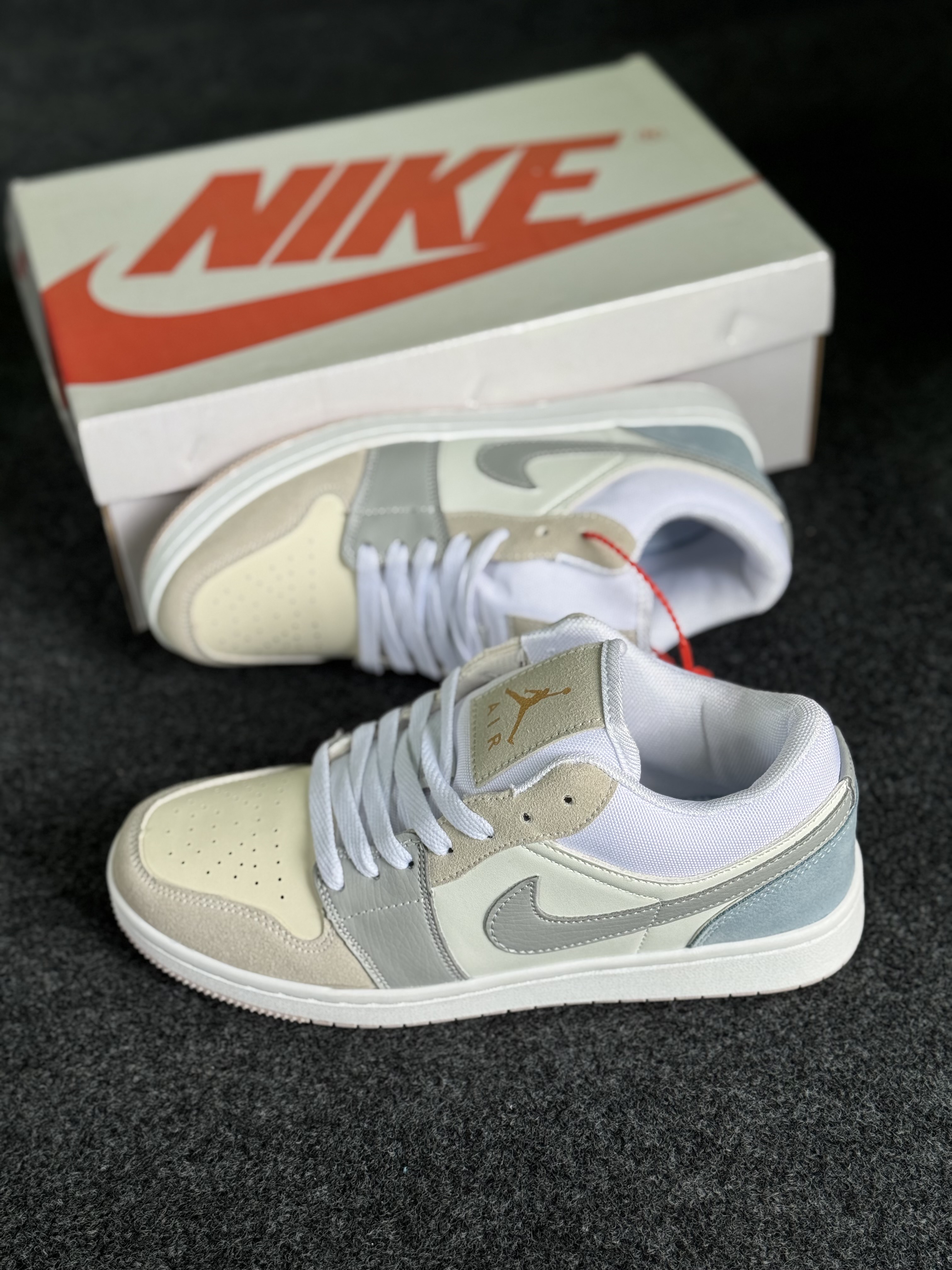 Jordan 1 Low: "paris" Mix of White