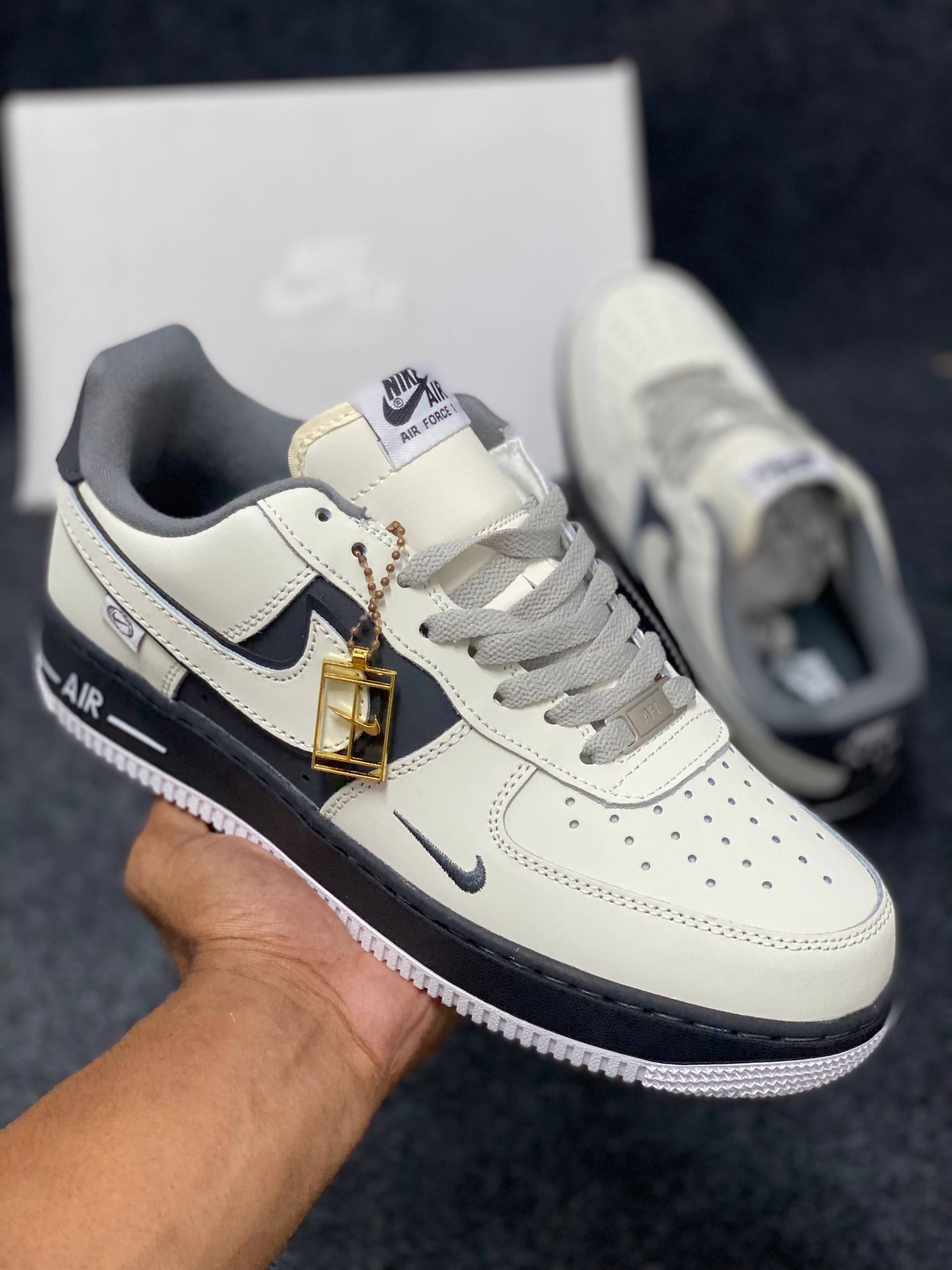 Air Force 1 low: "dark grey and white" thumbnail 2