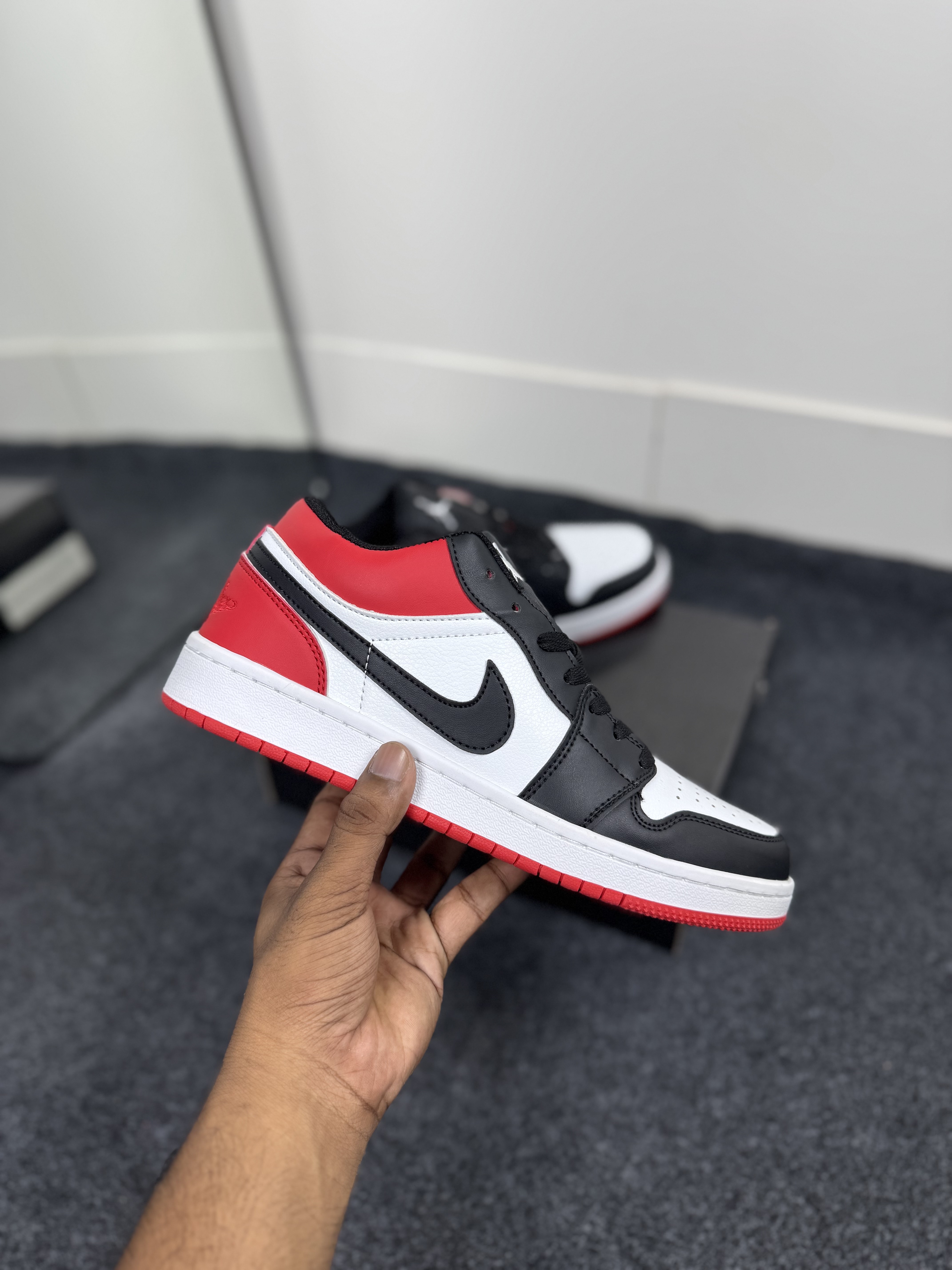 Air Jordan 1 Low: "Bred Toe" (1:1) thumbnail 2