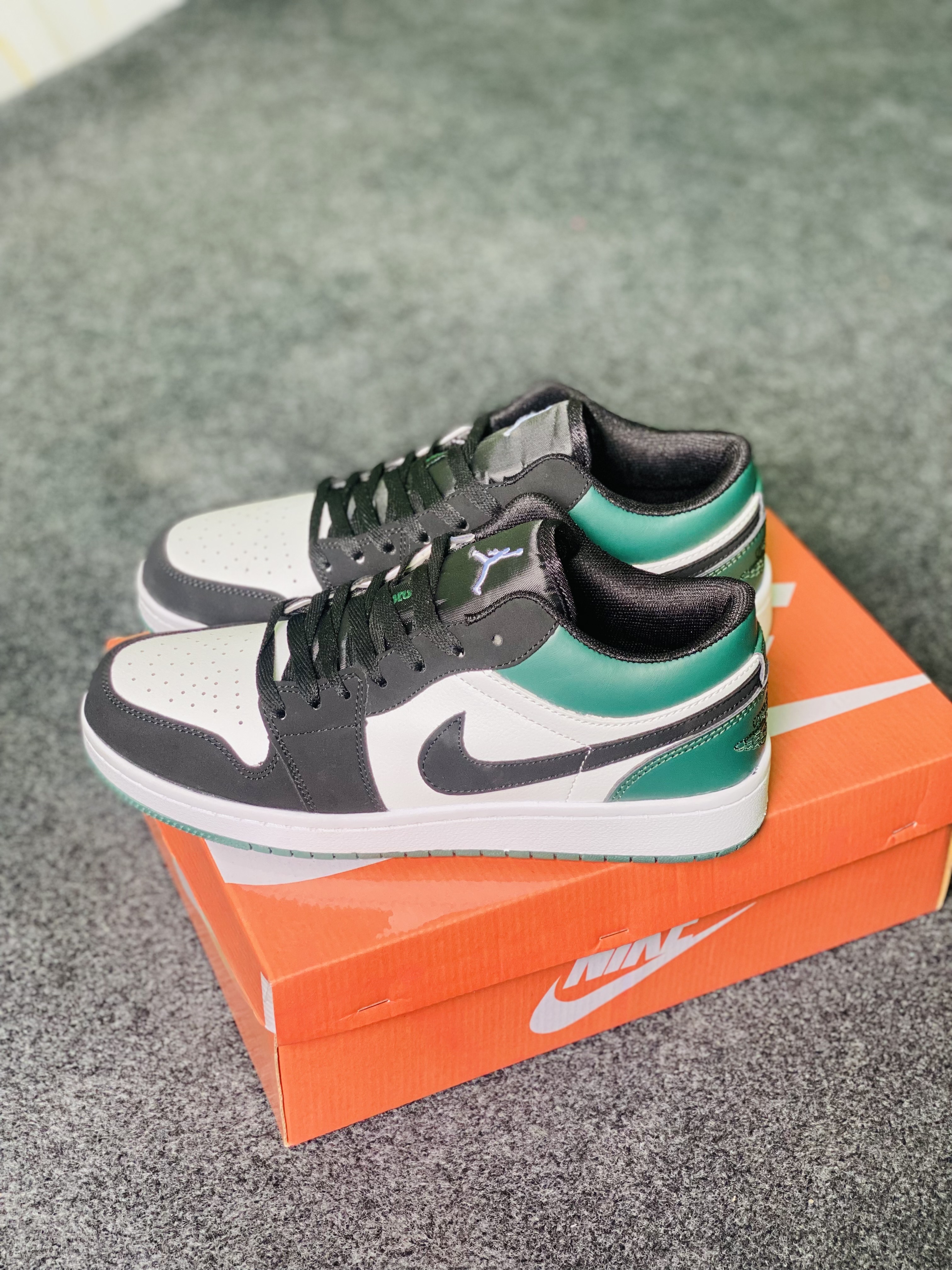 Jordan 1 Low: "Mystic Green" (OEM) thumbnail 5