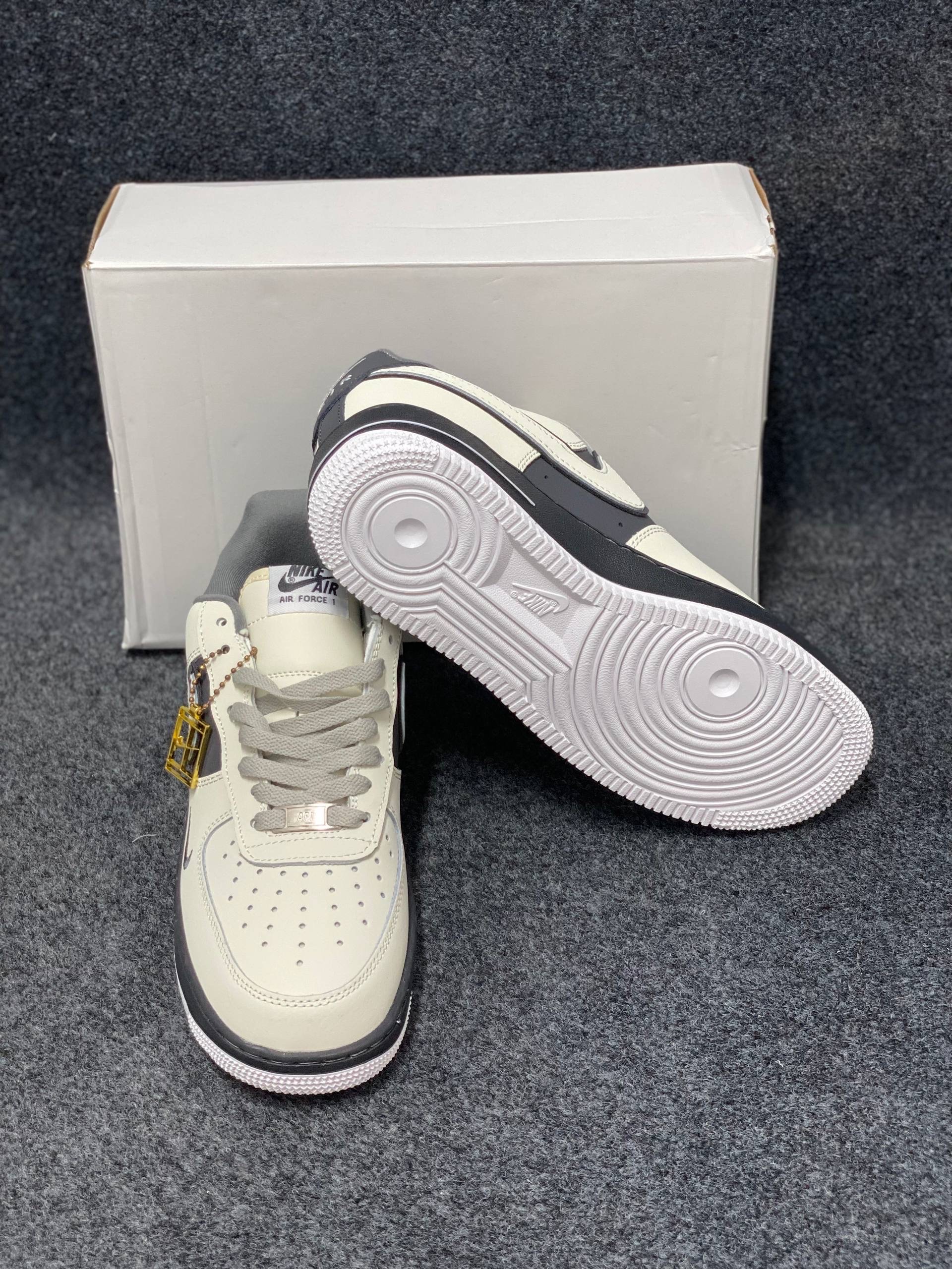 Air Force 1 low: "dark grey and white" thumbnail 7