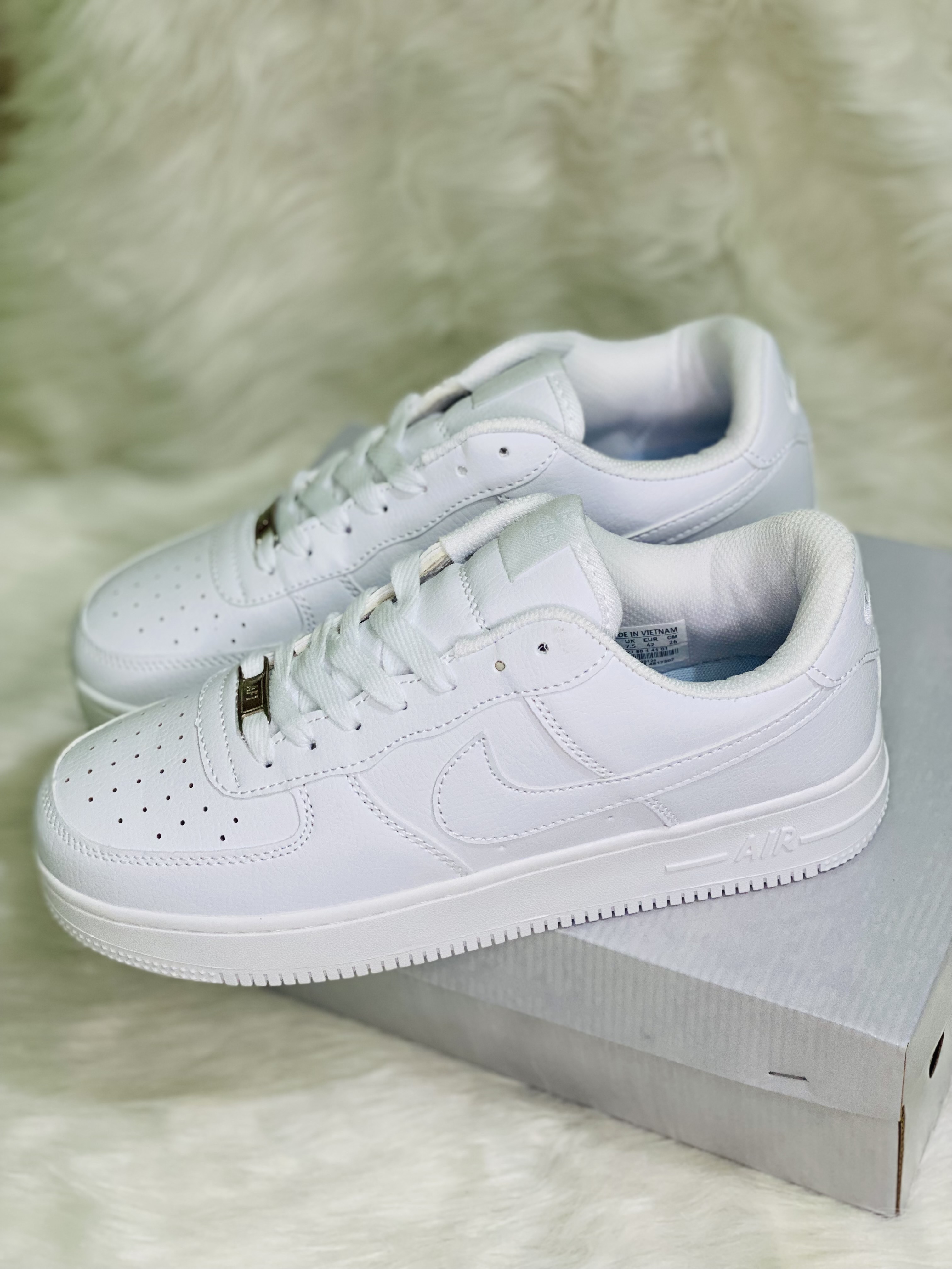 AF1 Triple White (OEM) thumbnail 2