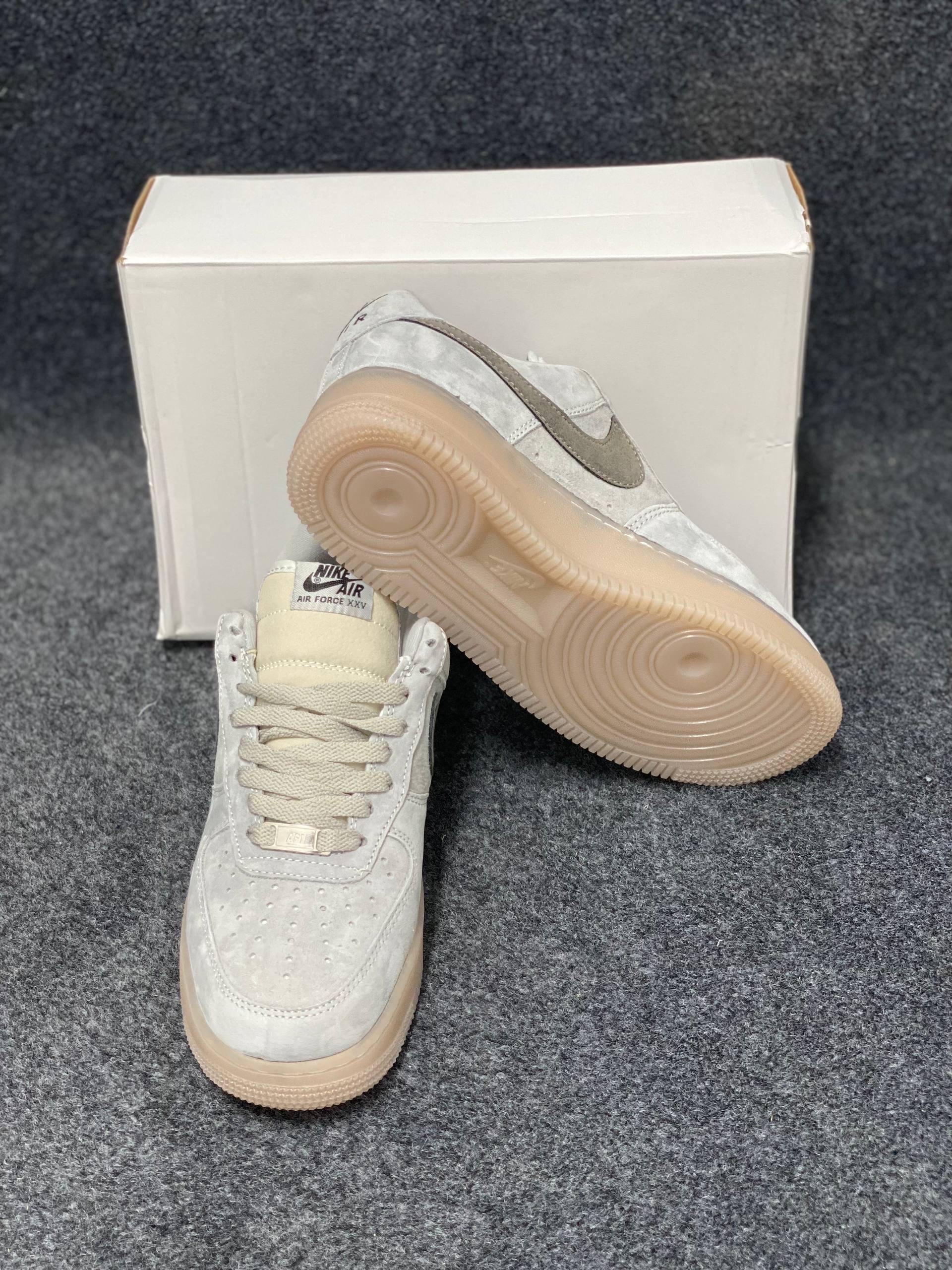 Air Force 1 : "dark grey and translucent gum" thumbnail 9
