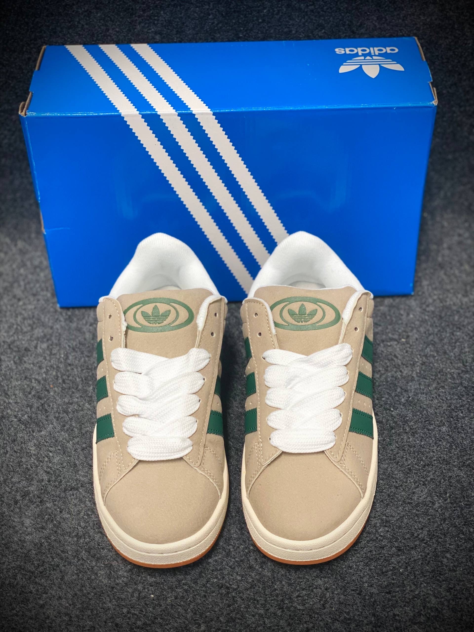 Campus 00s: "grey and green" (1:1) thumbnail 4
