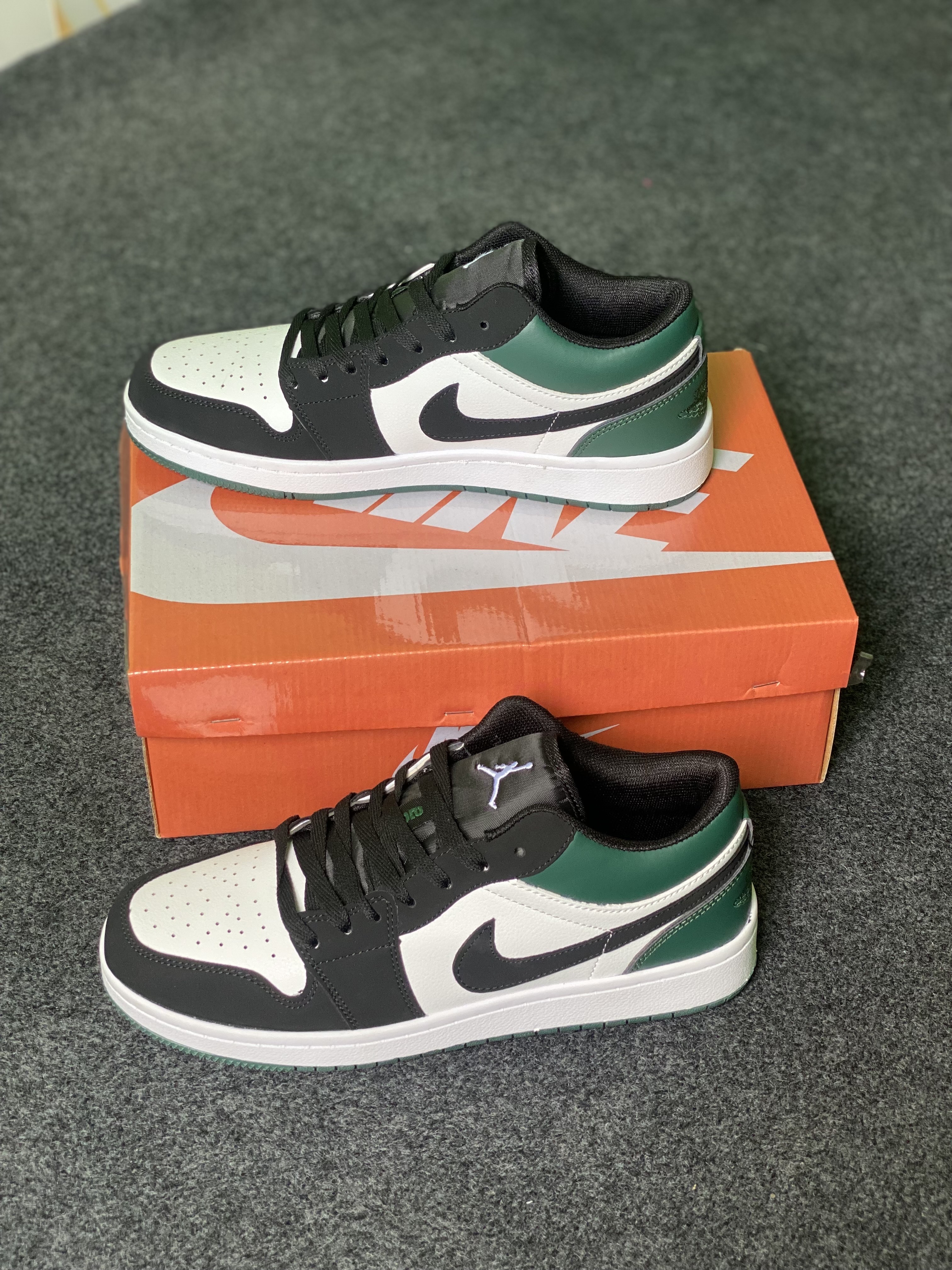 Jordan 1 Low: "Mystic Green" (OEM) thumbnail 13