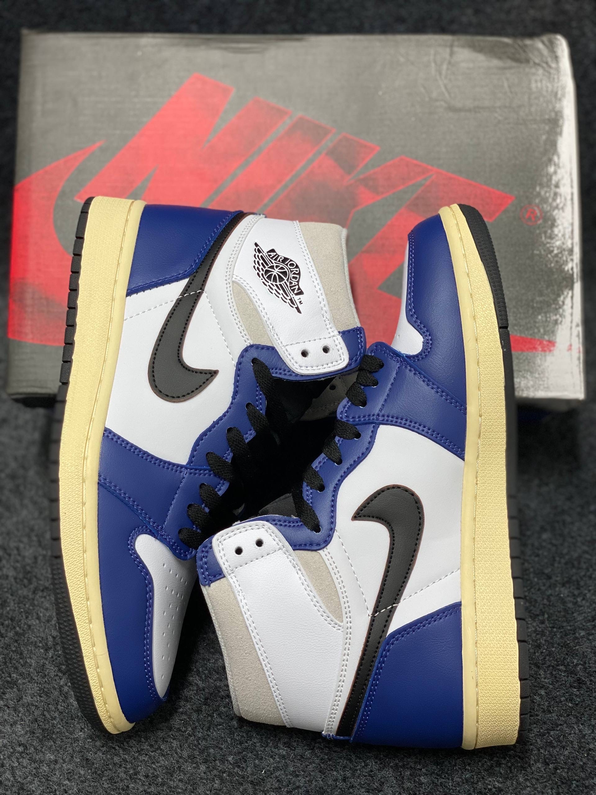 Air Jordan 1 Retro High OG 'Rare Air': "Deep Royal Blue" thumbnail 5