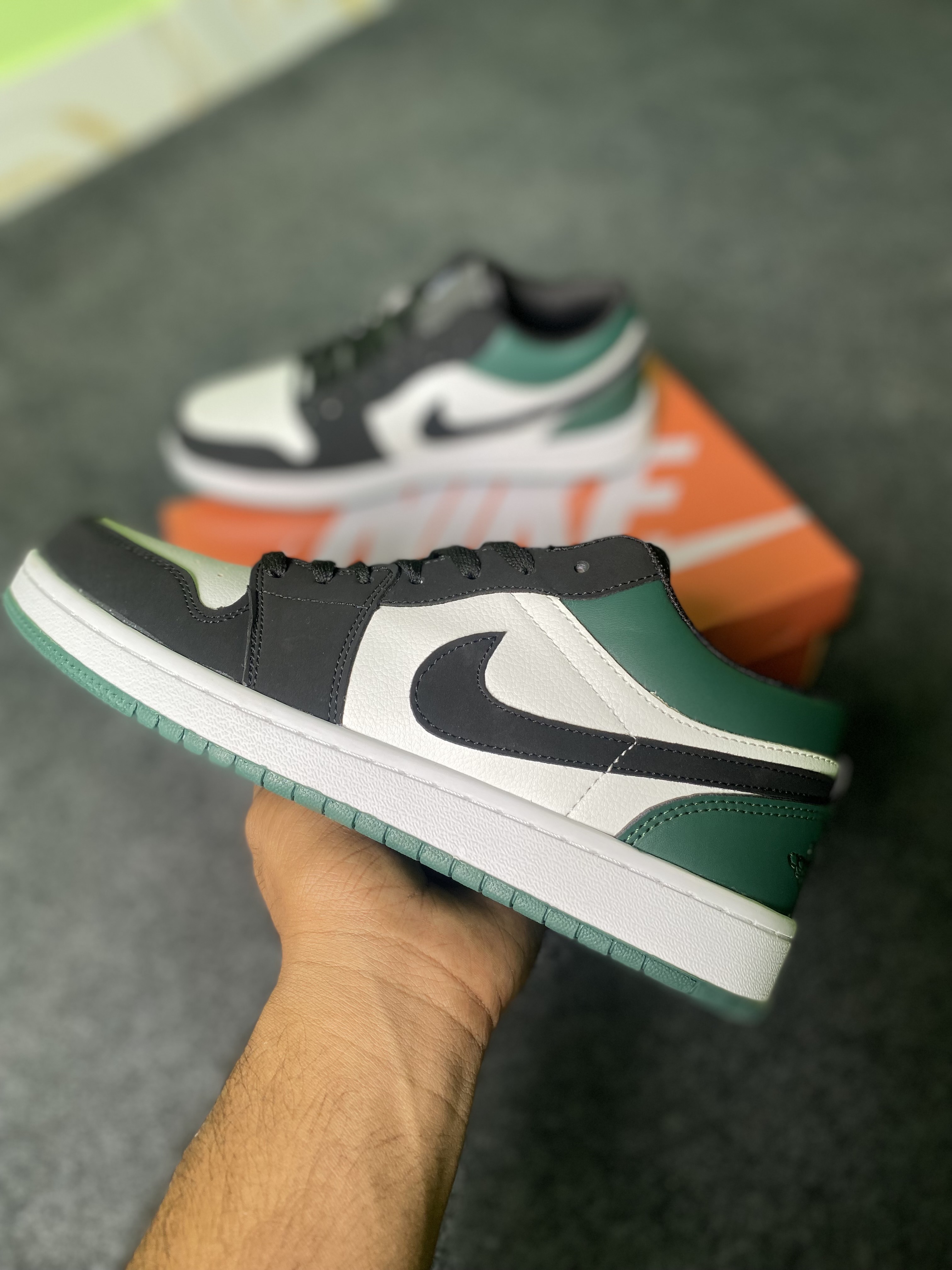 Jordan 1 Low: "Mystic Green" (OEM) thumbnail 6