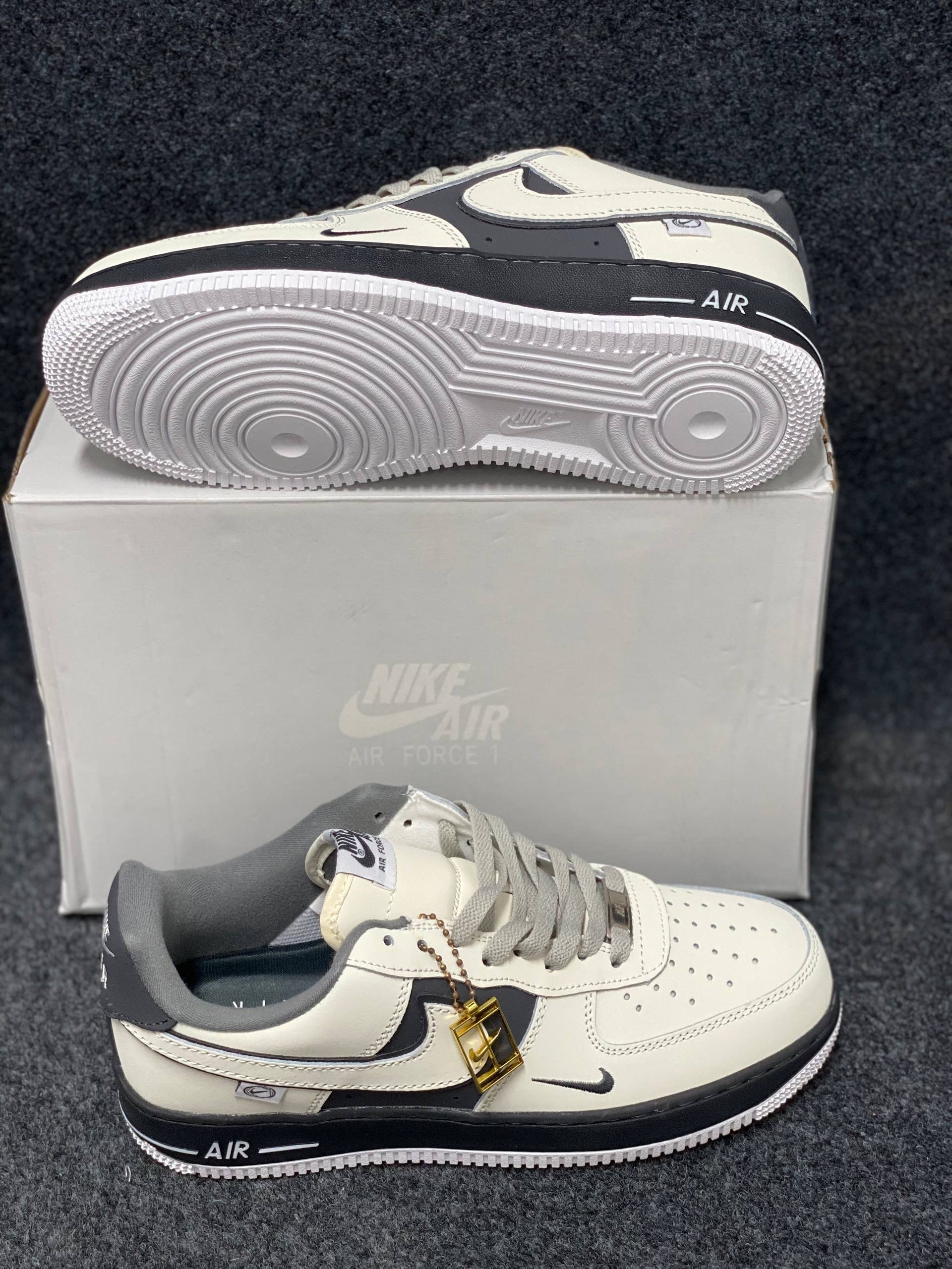 Air Force 1 low: "dark grey and white" thumbnail 9