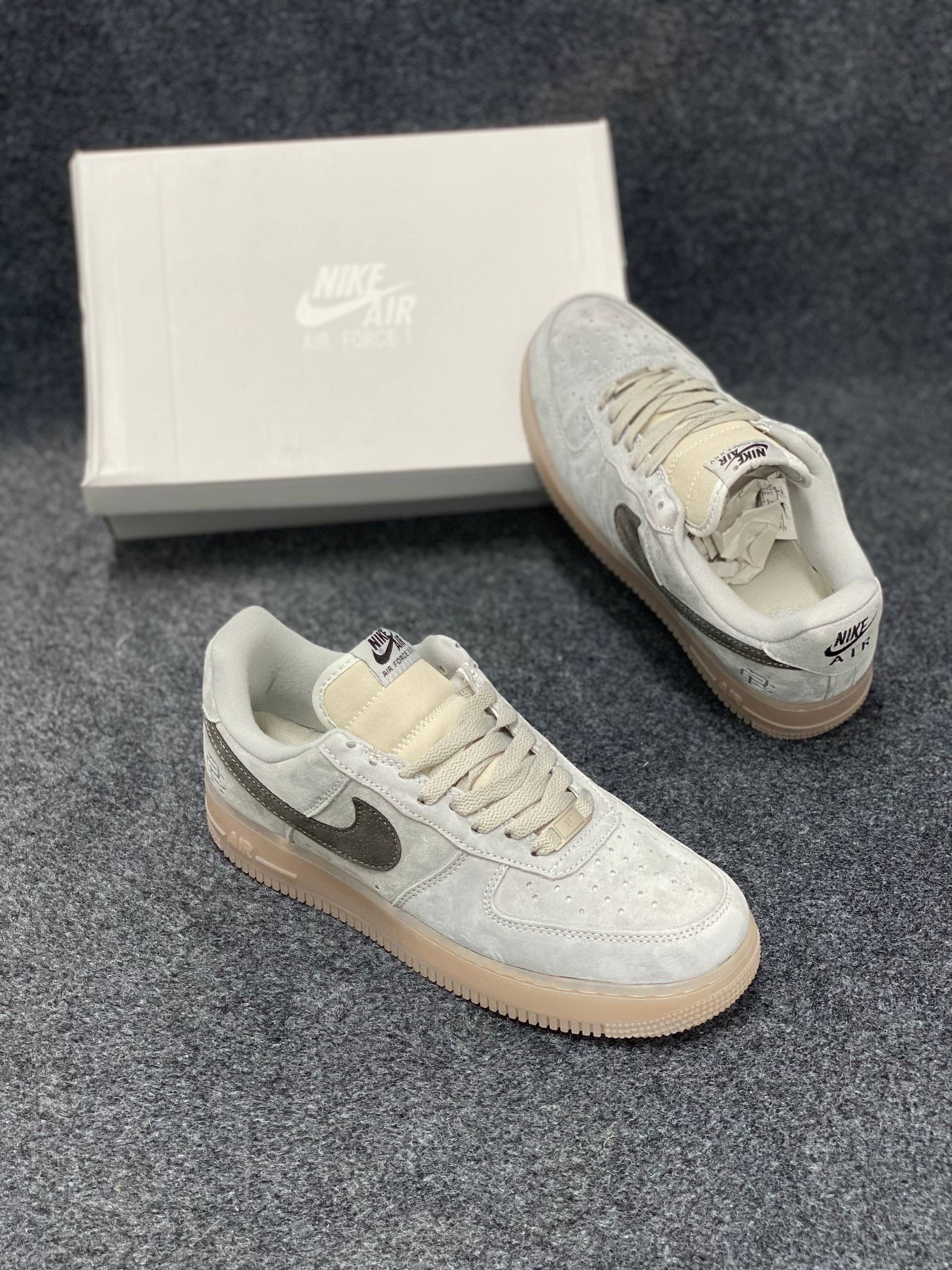 Air Force 1 : "dark grey and translucent gum" thumbnail 3