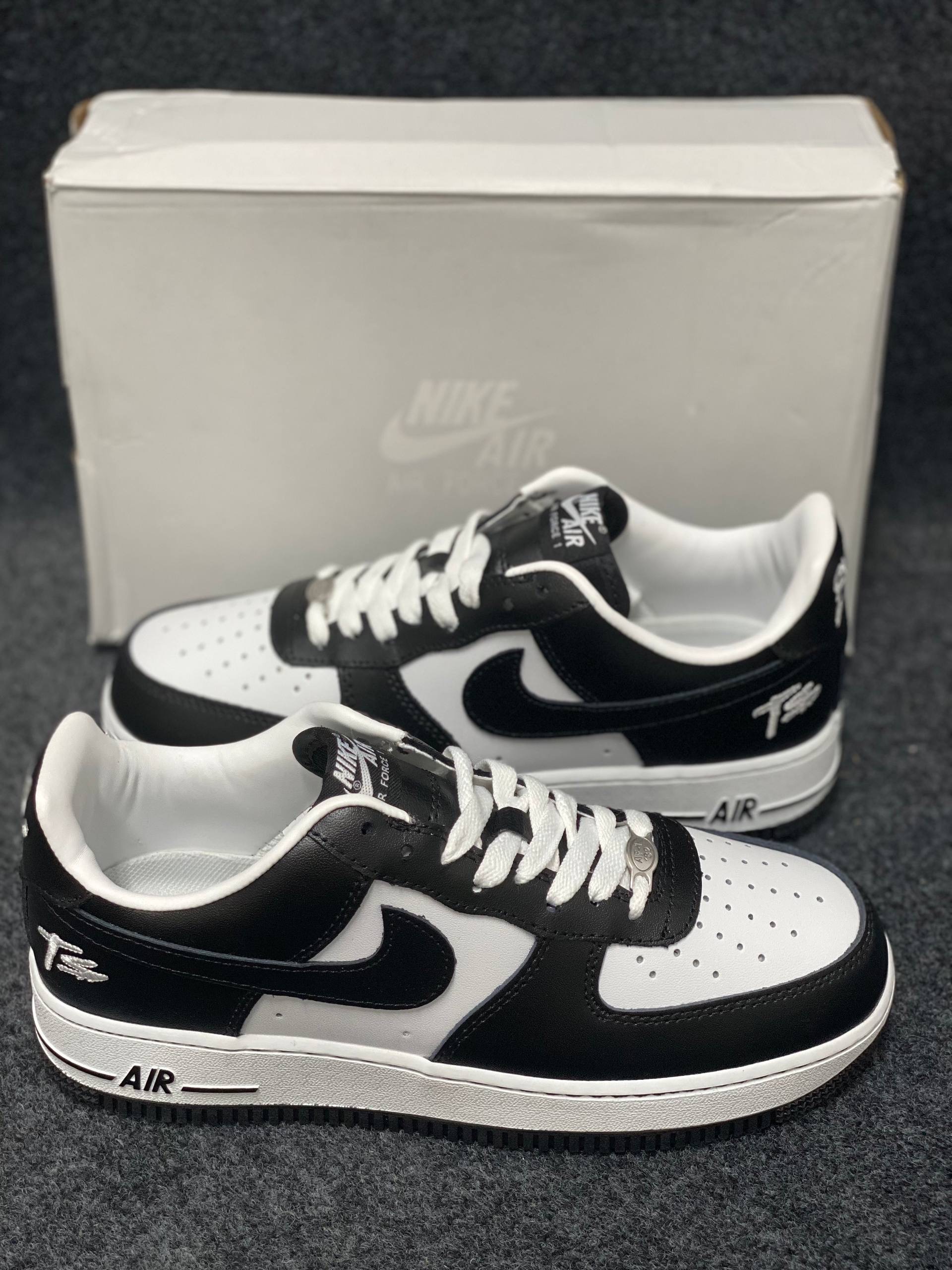 Air Force 1 Low x Terror Squad: "Blackout" thumbnail 4