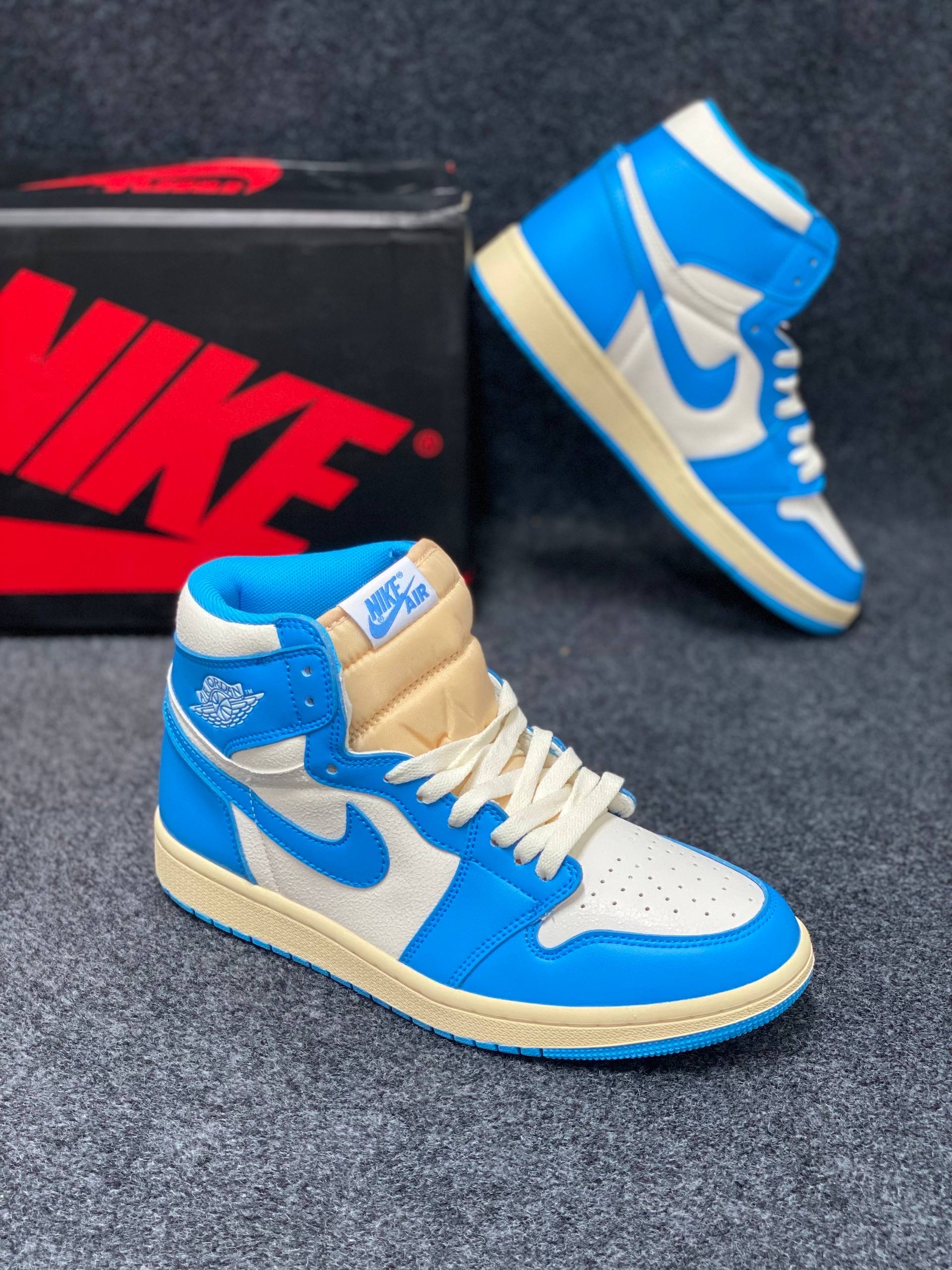 Air Jordan 1 Retro High OG "UNC Reimagined" : "dark powder blue" thumbnail 6