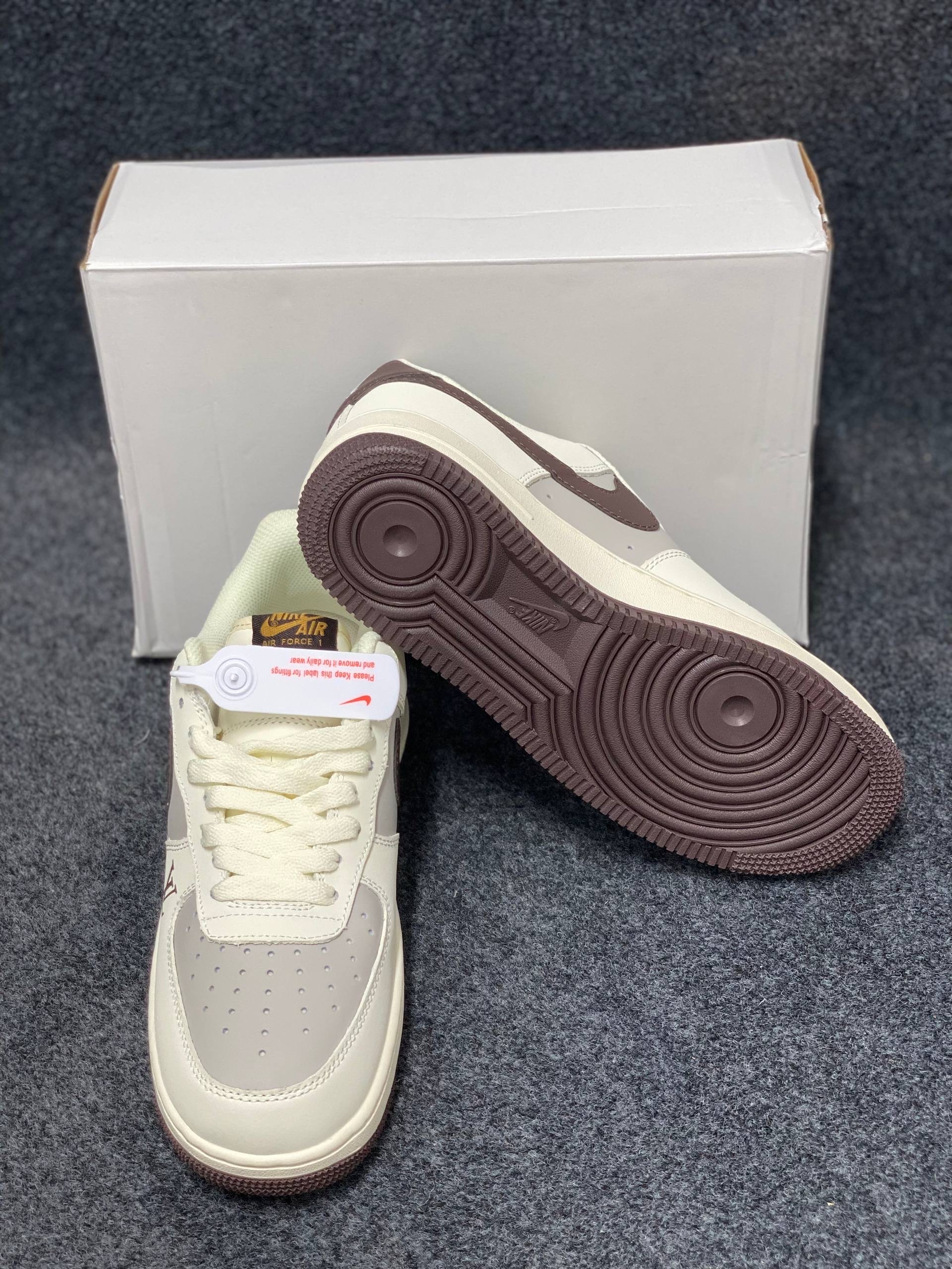 Louis Vuitton x Nike Air Force 1 Low: "Cream & Grey Toe" thumbnail 9