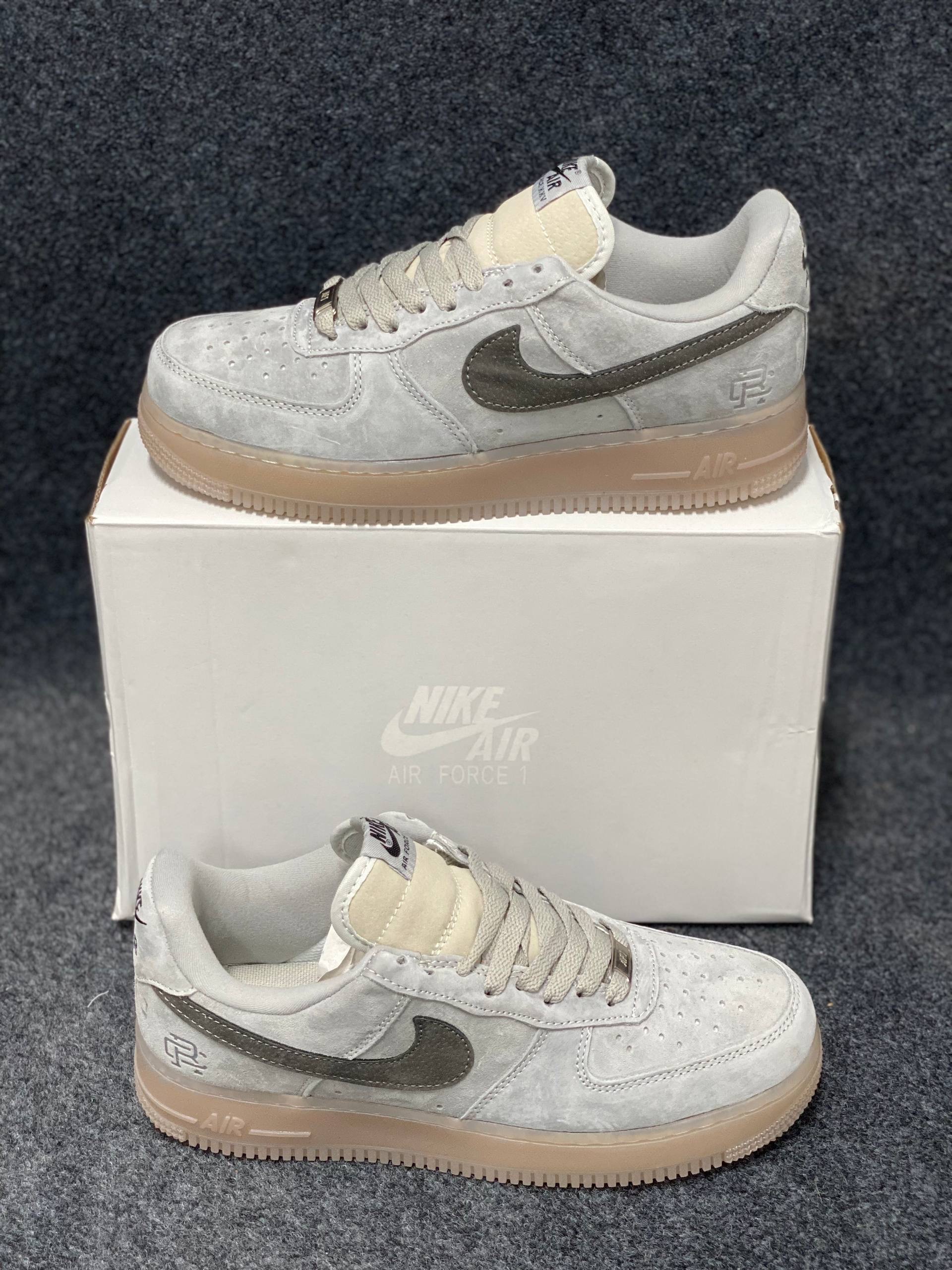 Air Force 1 : "dark grey and translucent gum" thumbnail 8
