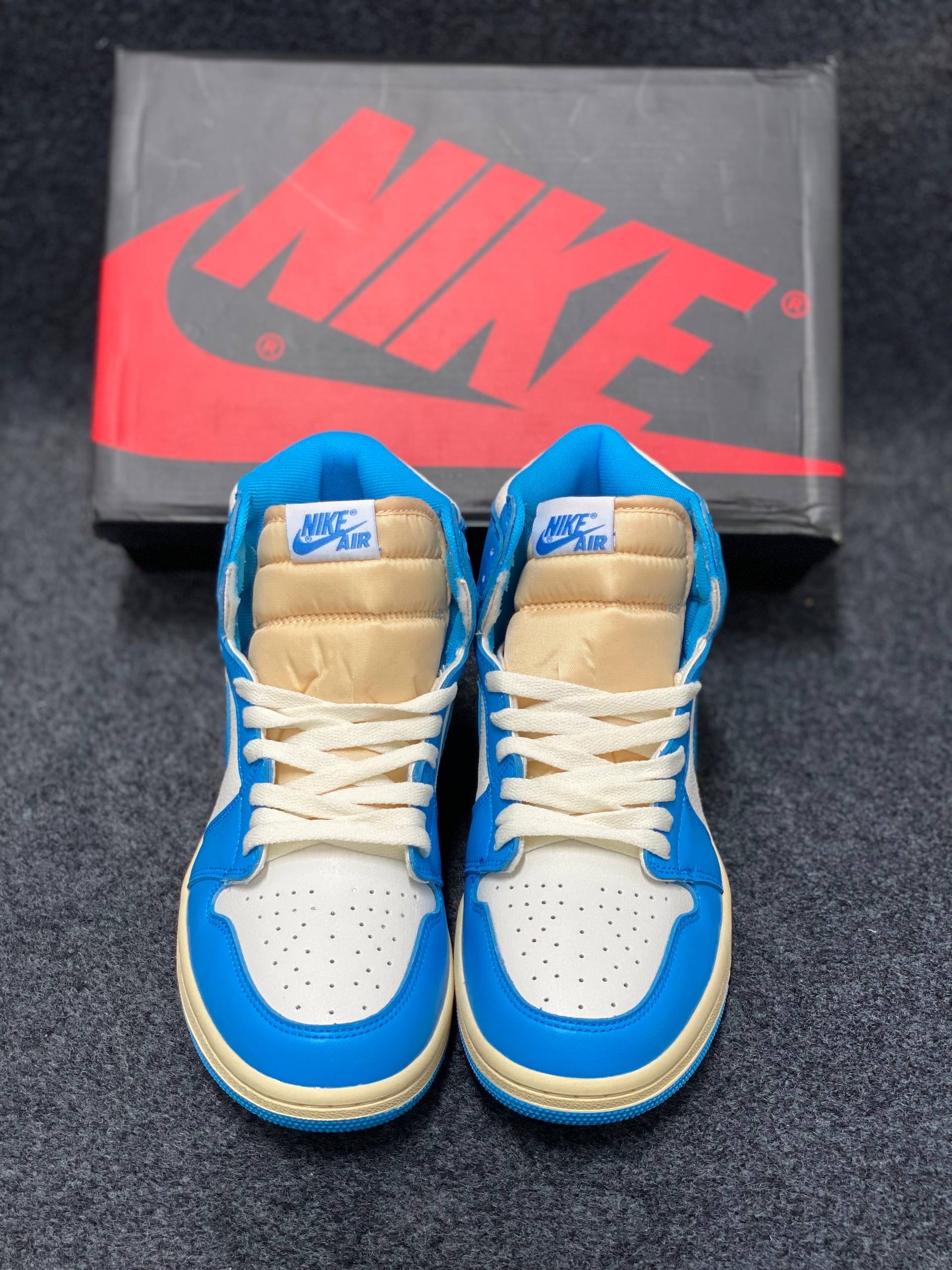 Air Jordan 1 Retro High OG "UNC Reimagined" : "dark powder blue" thumbnail 3