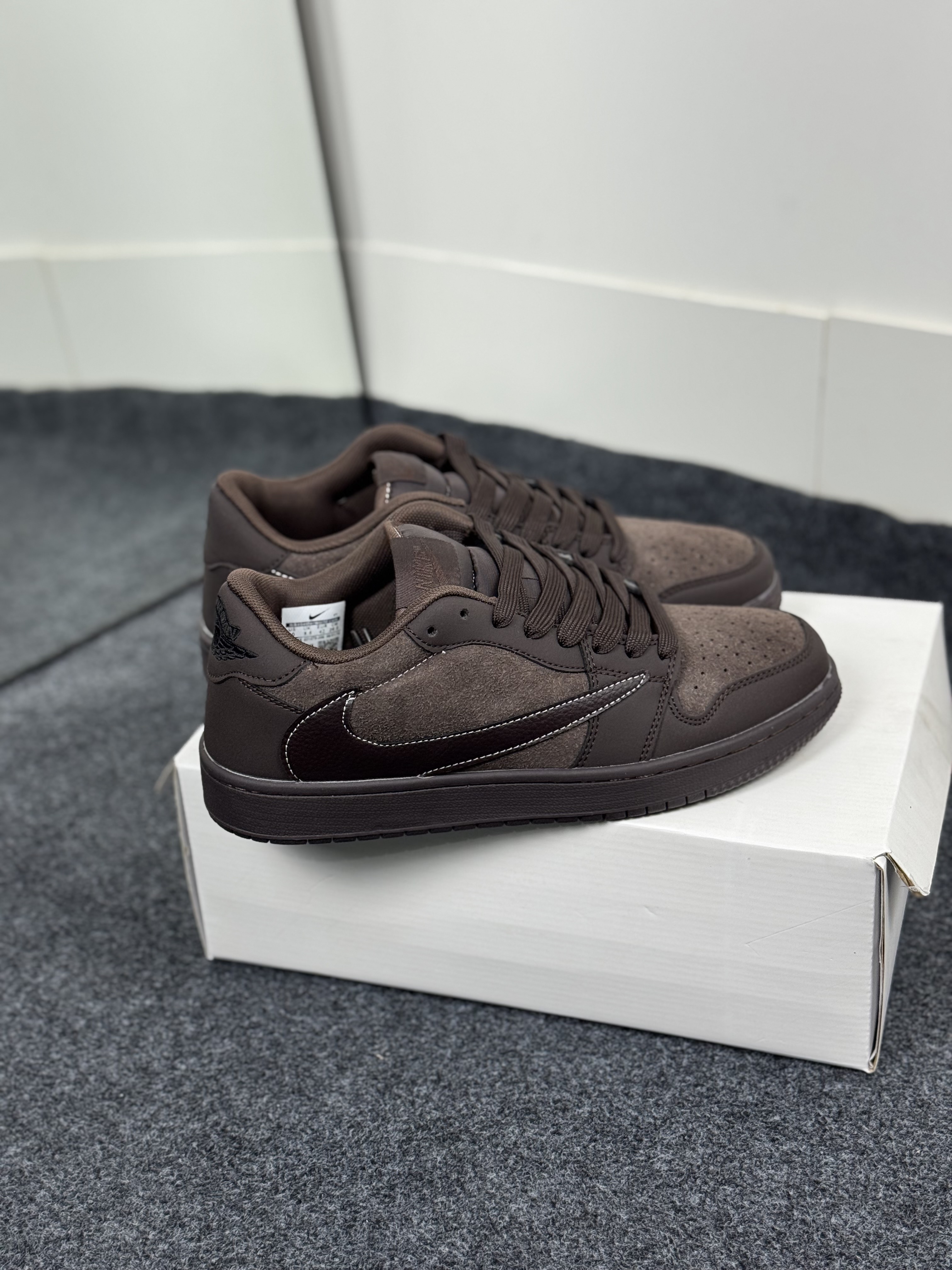 Air Jordan 1 Low OG SP "Velvet Brown" (1:1) thumbnail 2