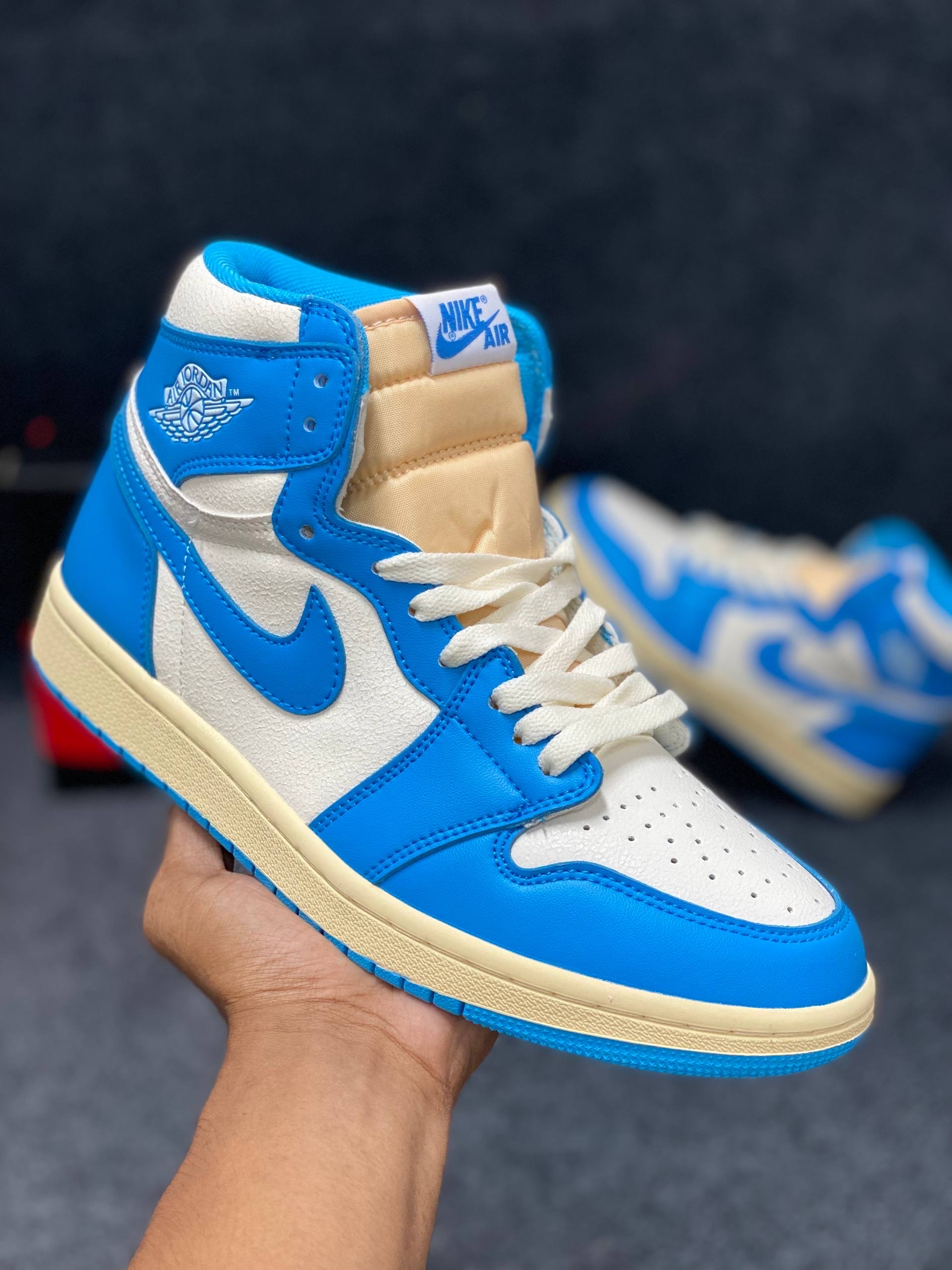 Air Jordan 1 Retro High OG "UNC Reimagined" : "dark powder blue" thumbnail 2
