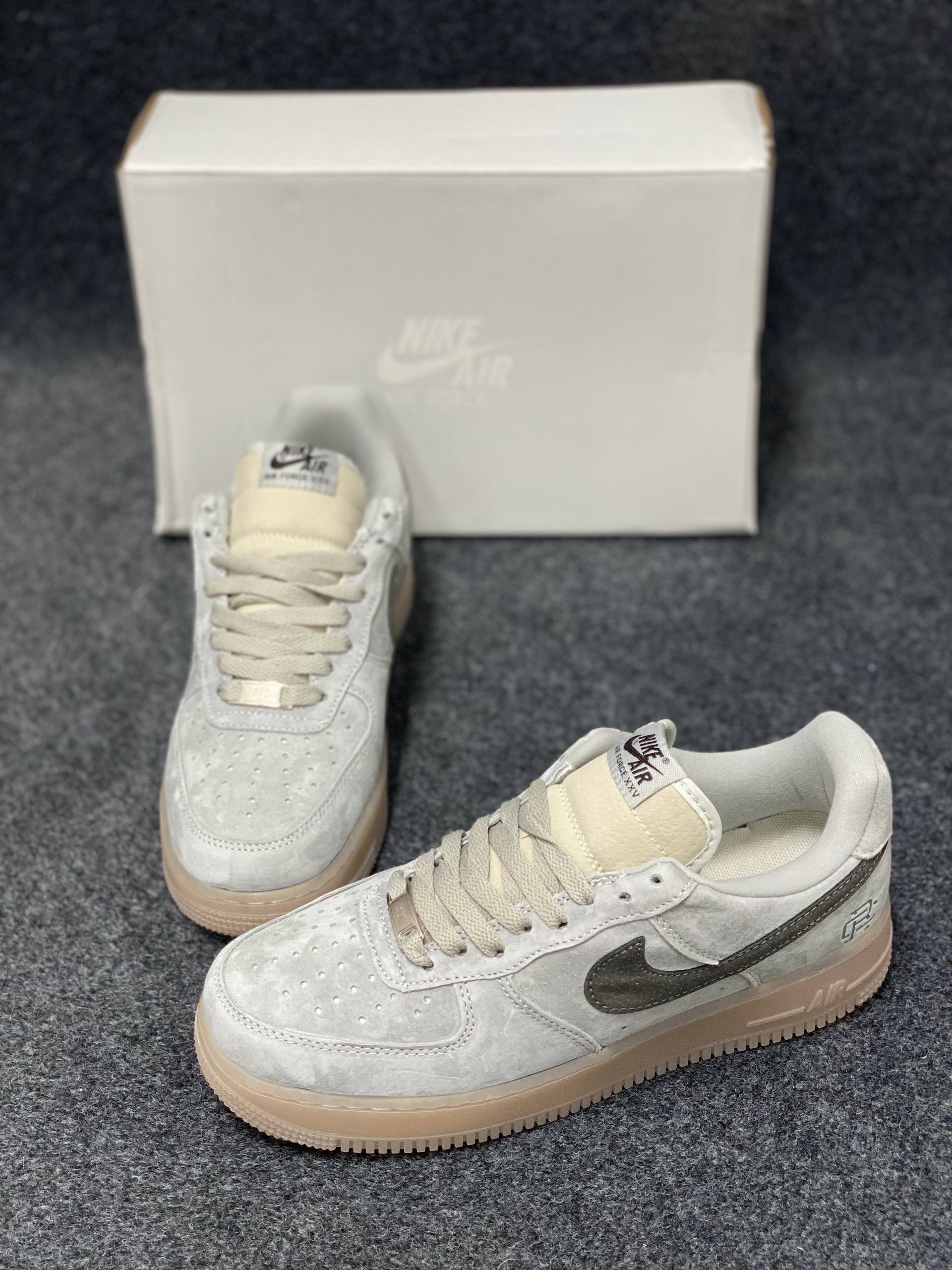 Air Force 1 : "dark grey and translucent gum" thumbnail 6
