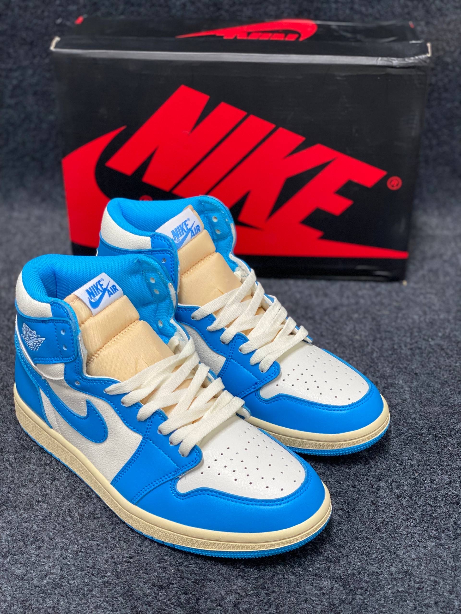 Air Jordan 1 Retro High OG "UNC Reimagined" : "dark powder blue"