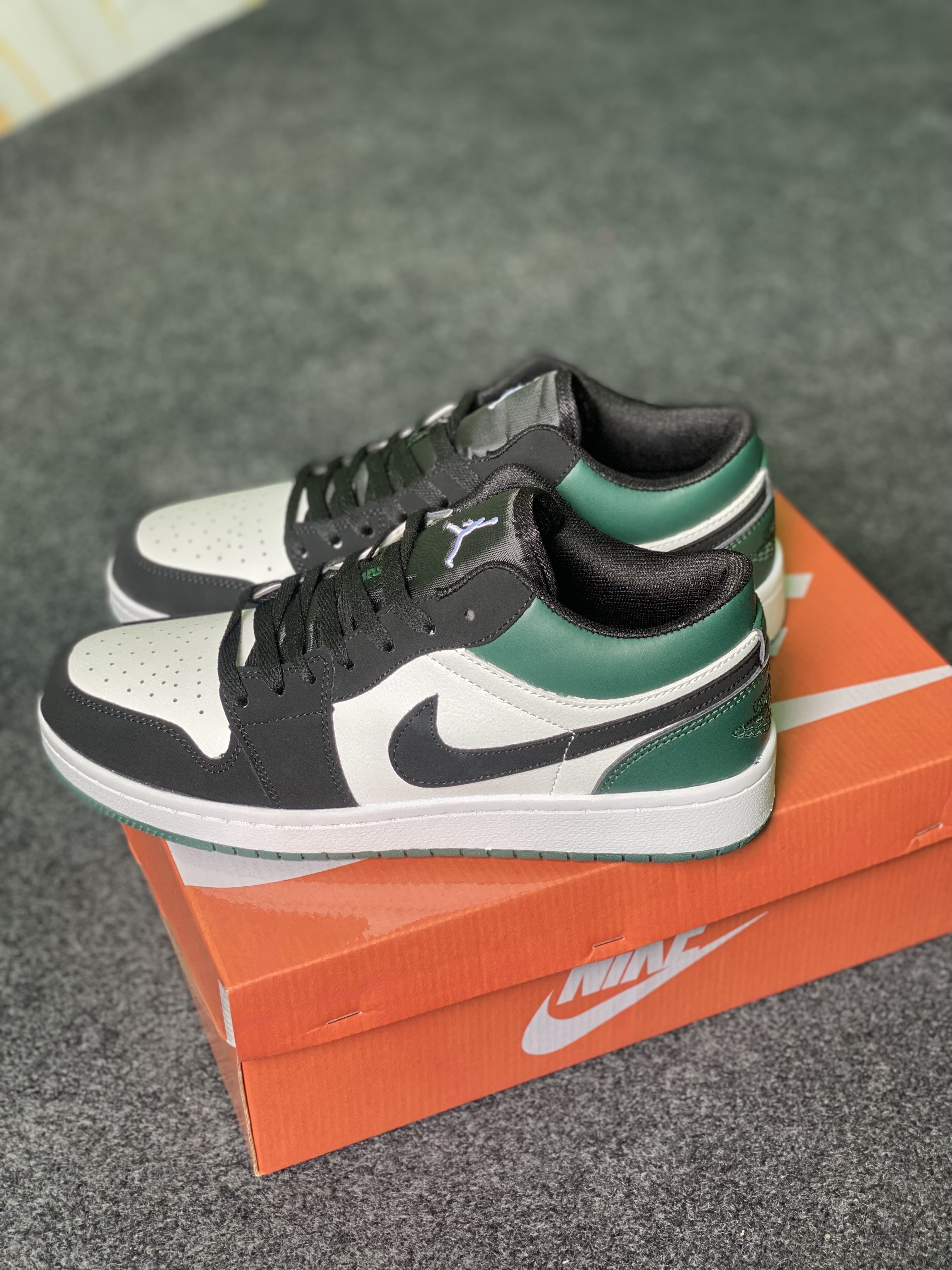 Jordan 1 Low: "Mystic Green" (OEM) thumbnail 2