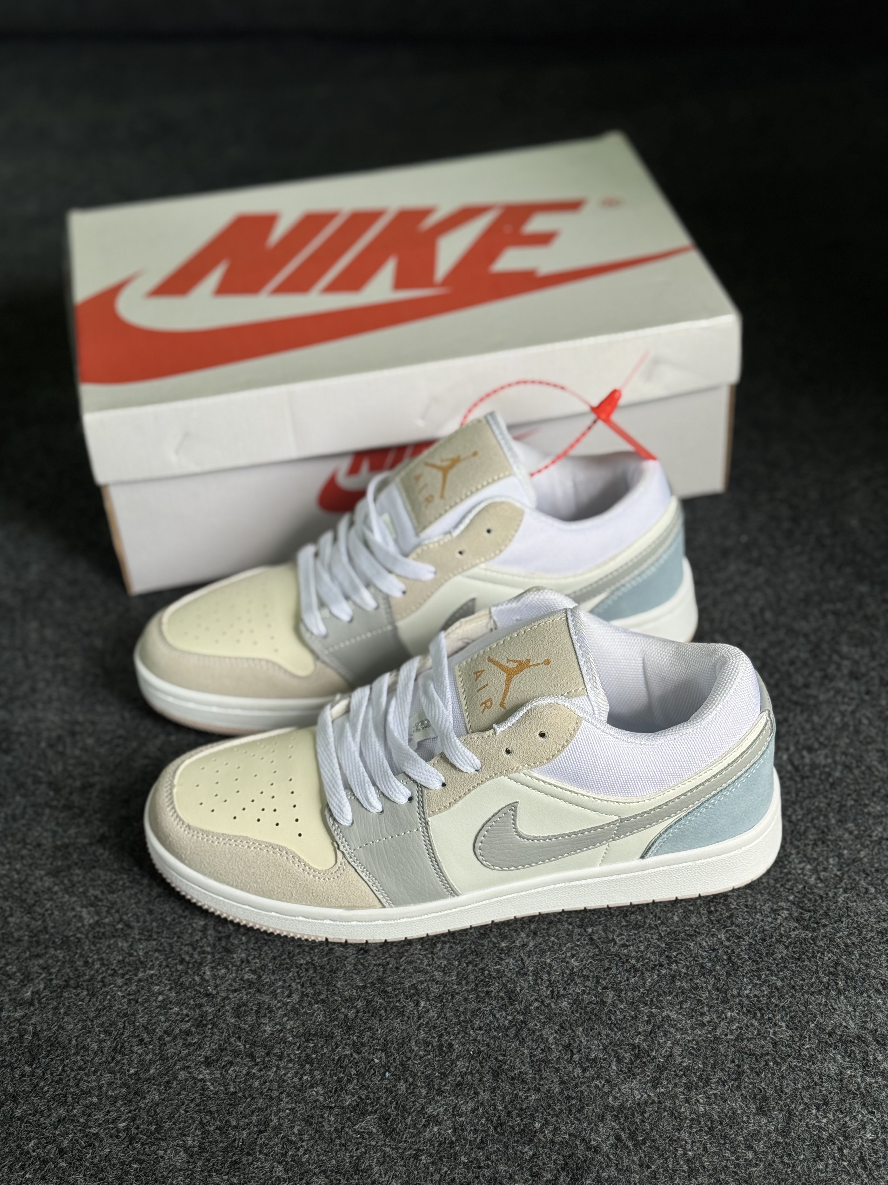Jordan 1 Low: "paris" Mix of White thumbnail 3