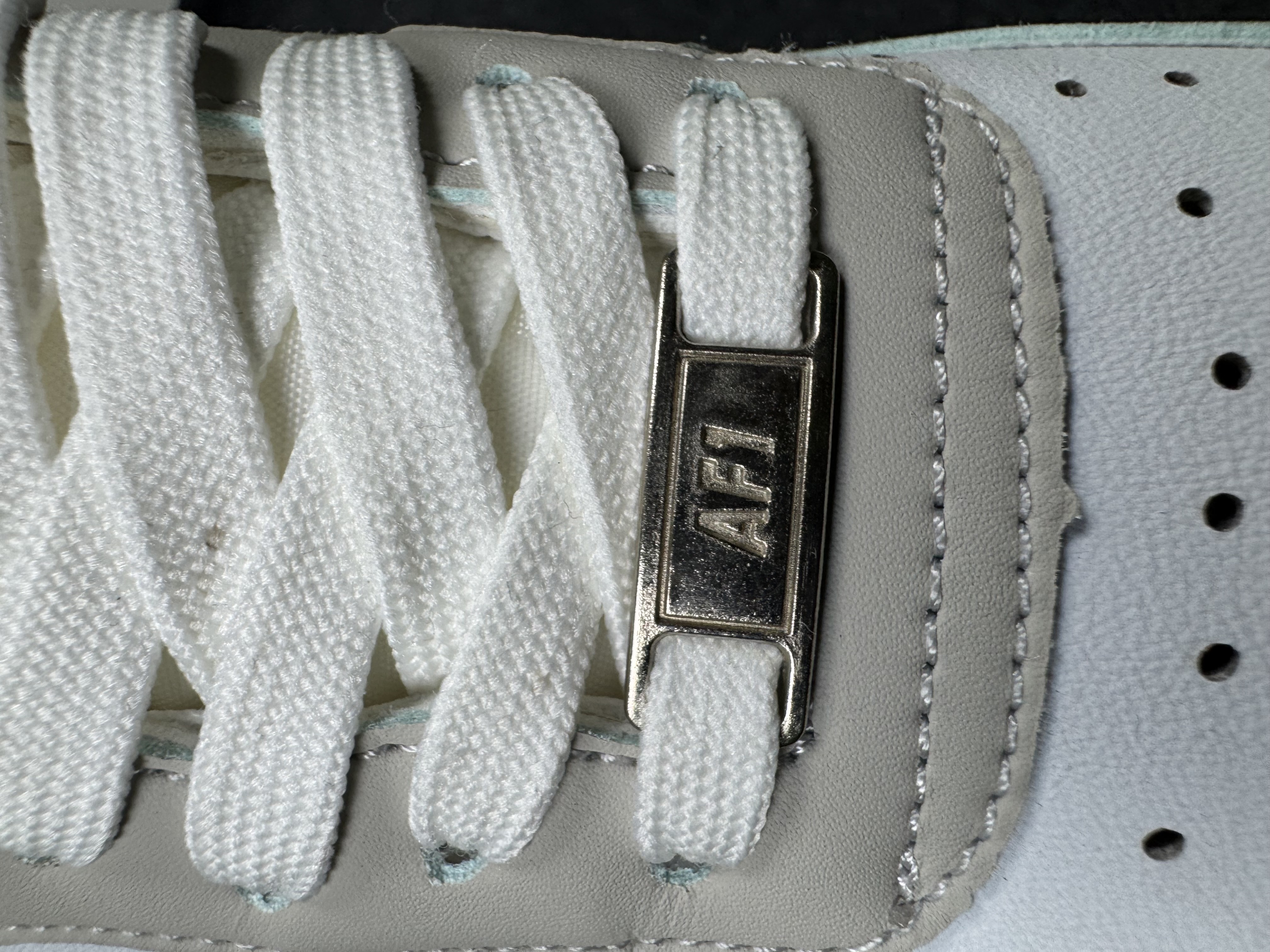 AF-1: "KissMaker Studio" (1:1) thumbnail 11