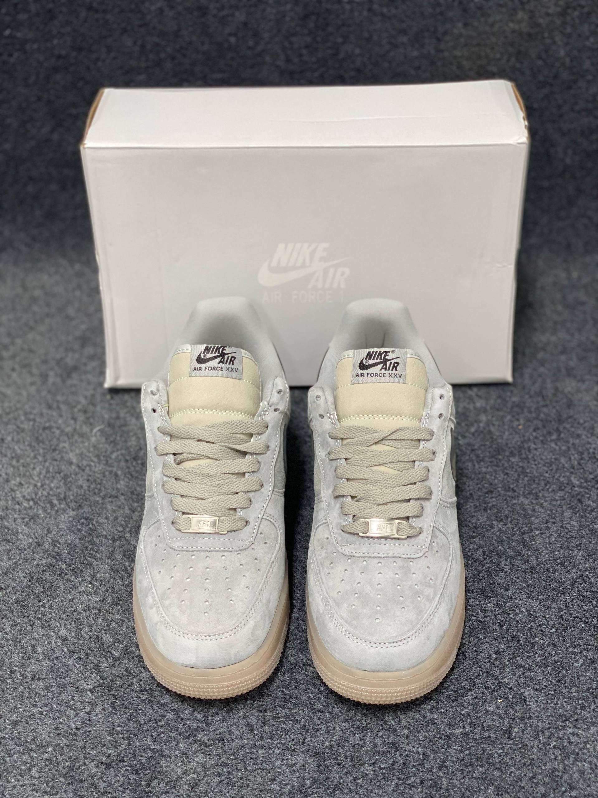 Air Force 1 : "dark grey and translucent gum" thumbnail 4