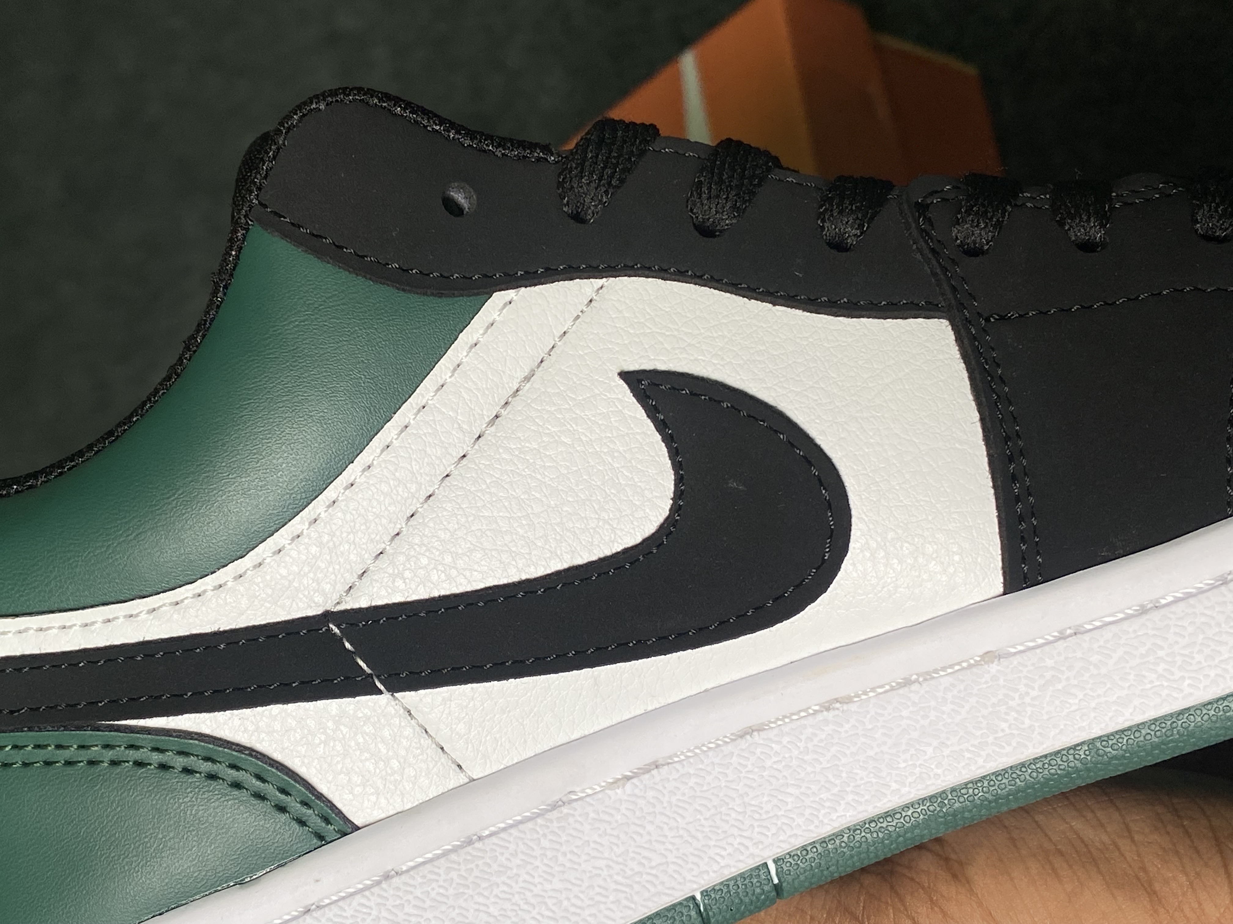 Jordan 1 Low: "Mystic Green" (OEM) thumbnail 8