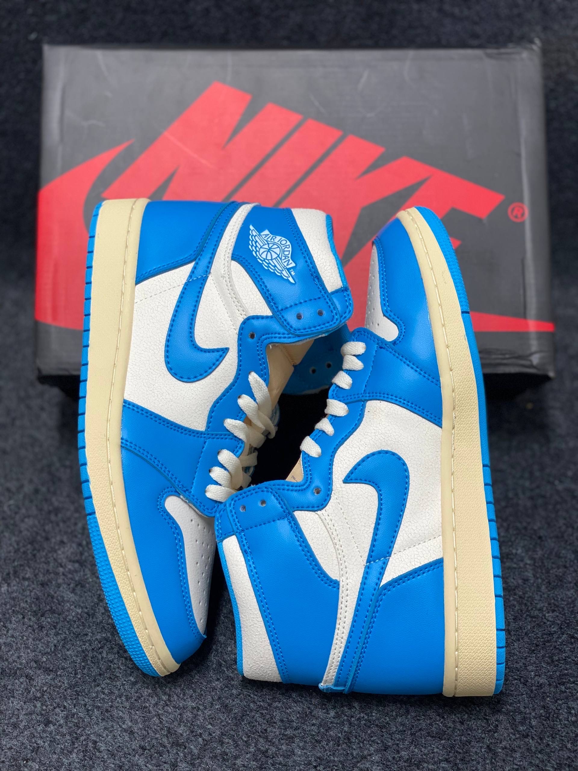 Air Jordan 1 Retro High OG "UNC Reimagined" : "dark powder blue" thumbnail 4
