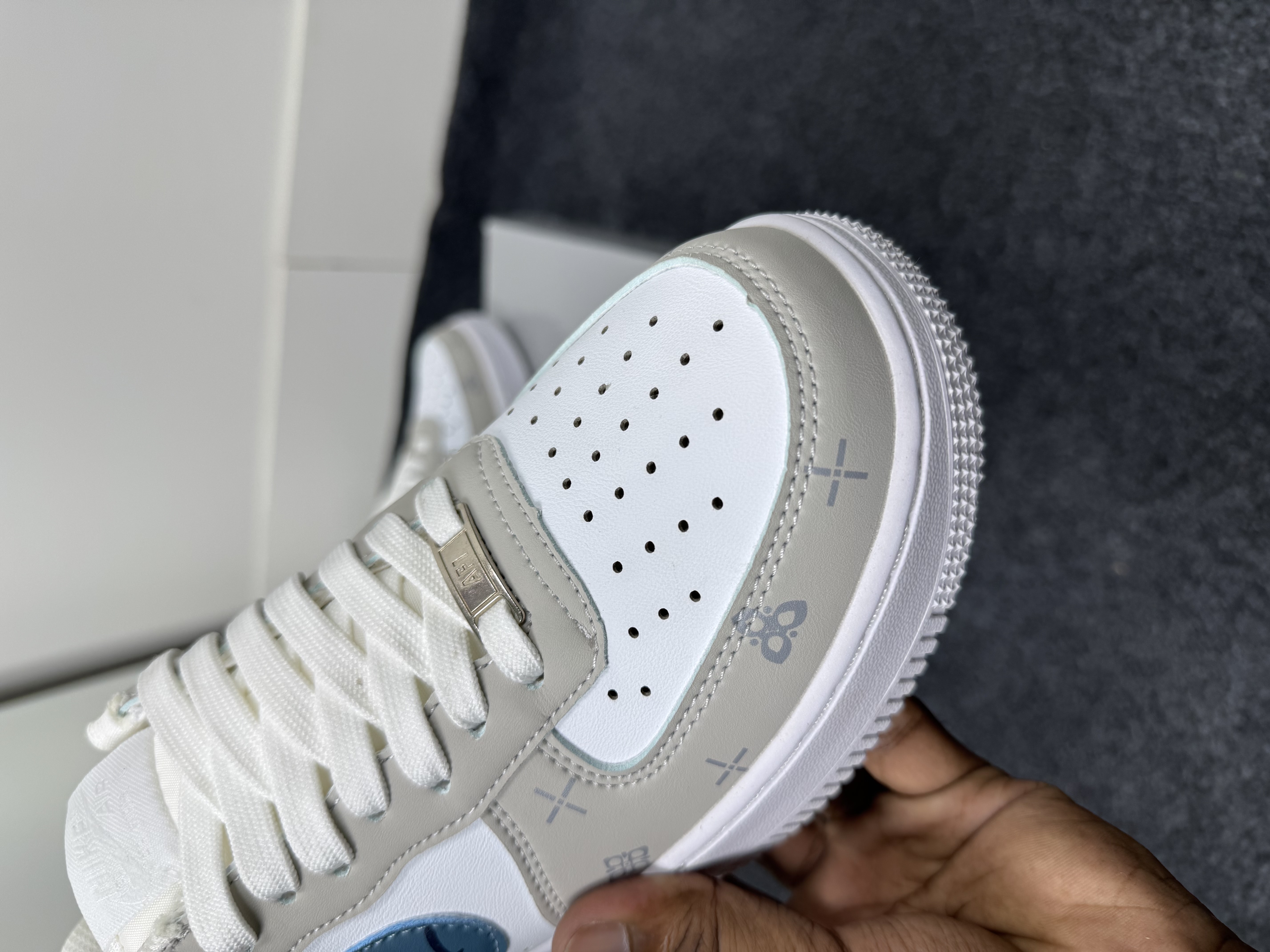 AF-1: "KissMaker Studio" (1:1) thumbnail 4
