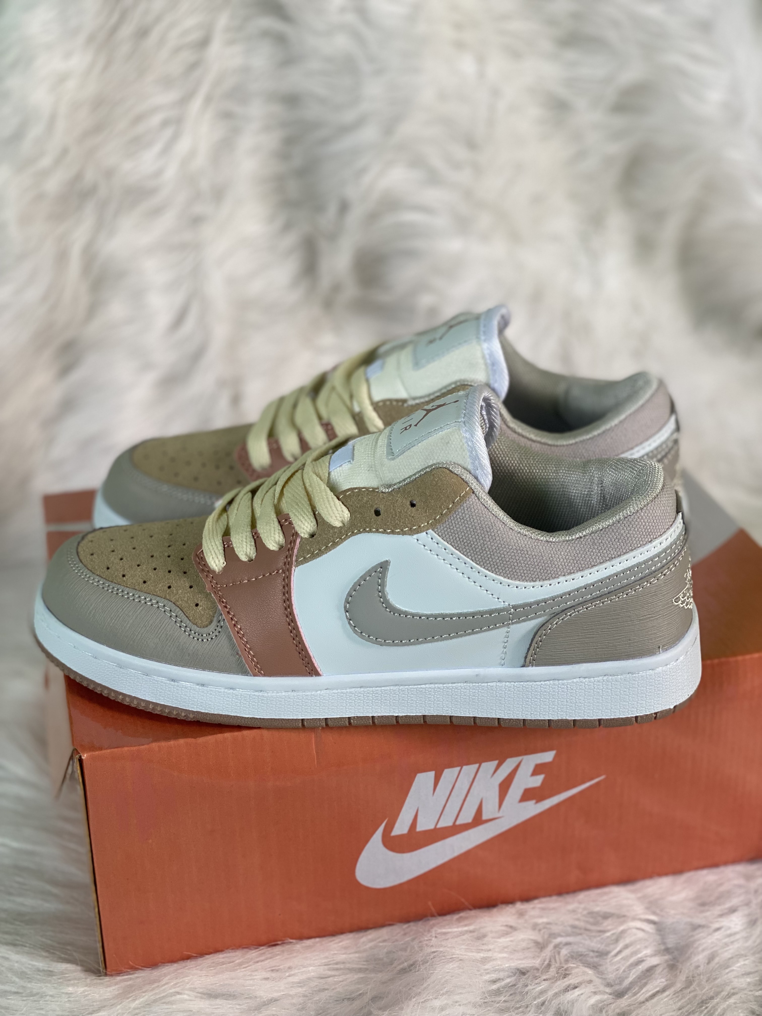 Jordan 1 Low: Milan | beige, coral, and white (OEM) thumbnail 2