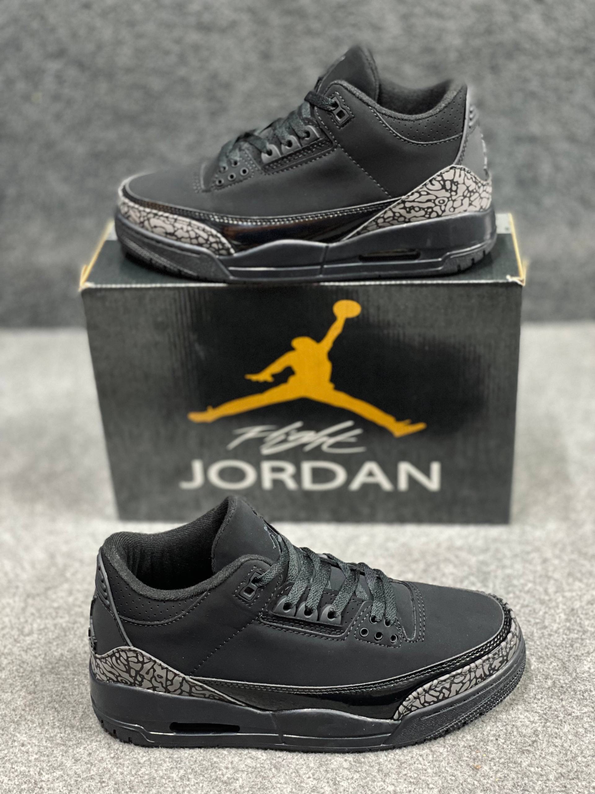 Air Jordan 3 Retro "Black Cat" thumbnail 6