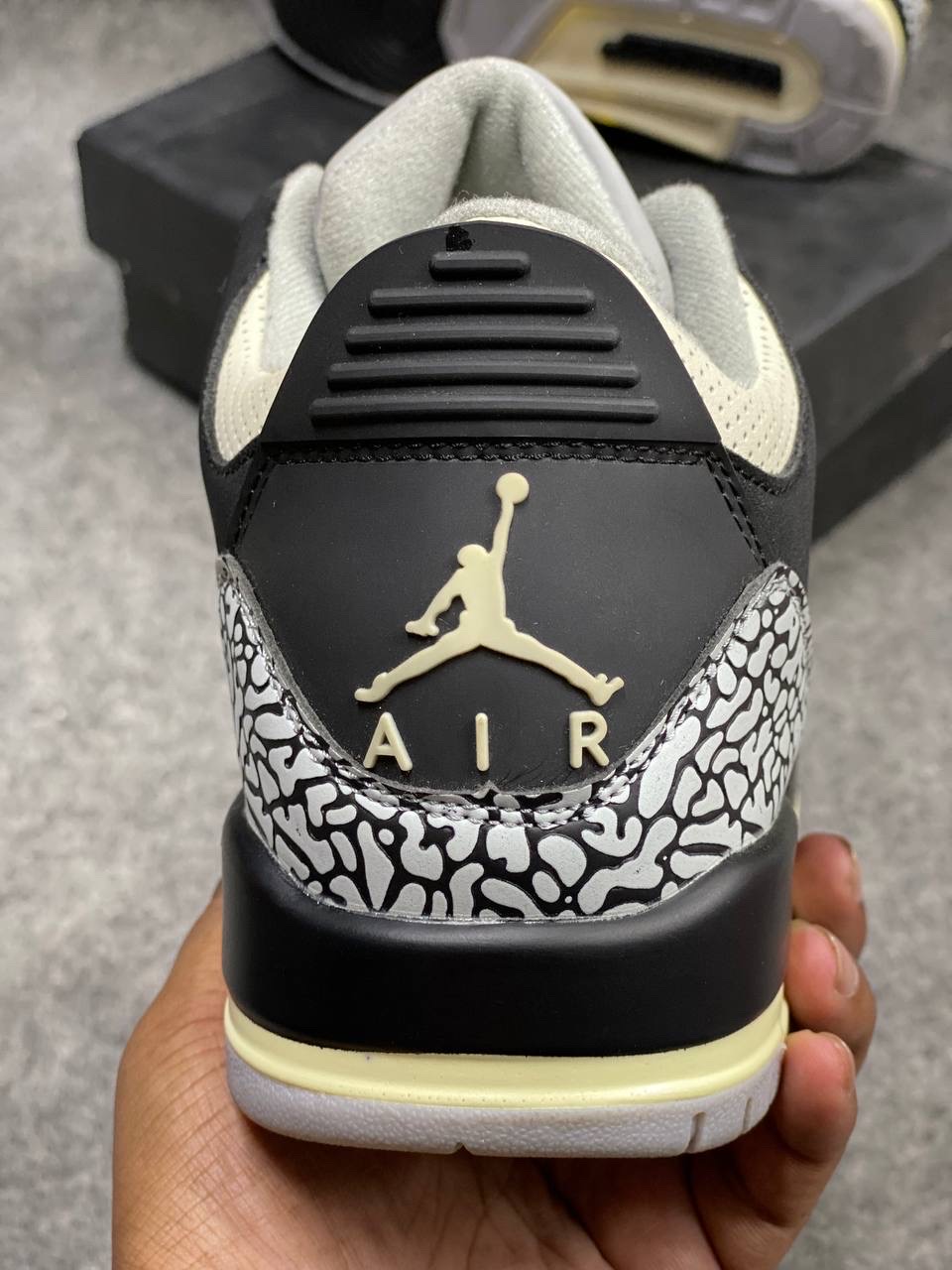 Air Jordan 3 Retro 'Off Noir' thumbnail 3