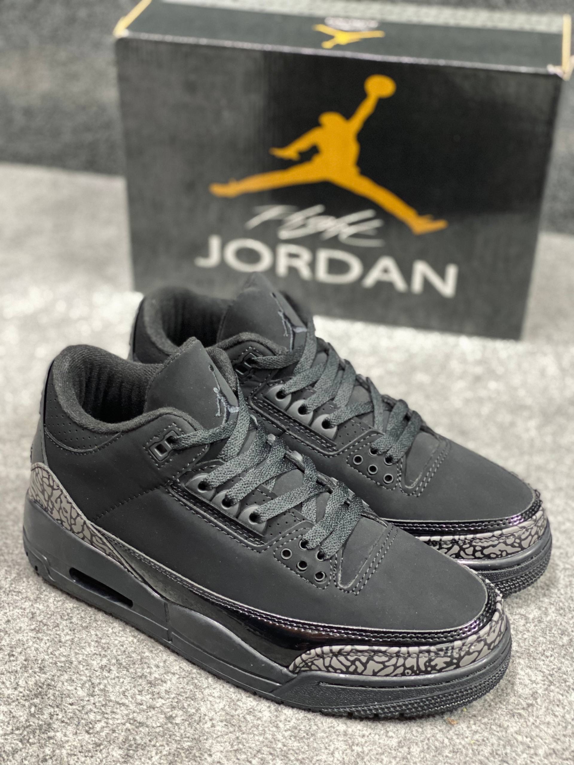 Air Jordan 3 Retro "Black Cat" thumbnail 2
