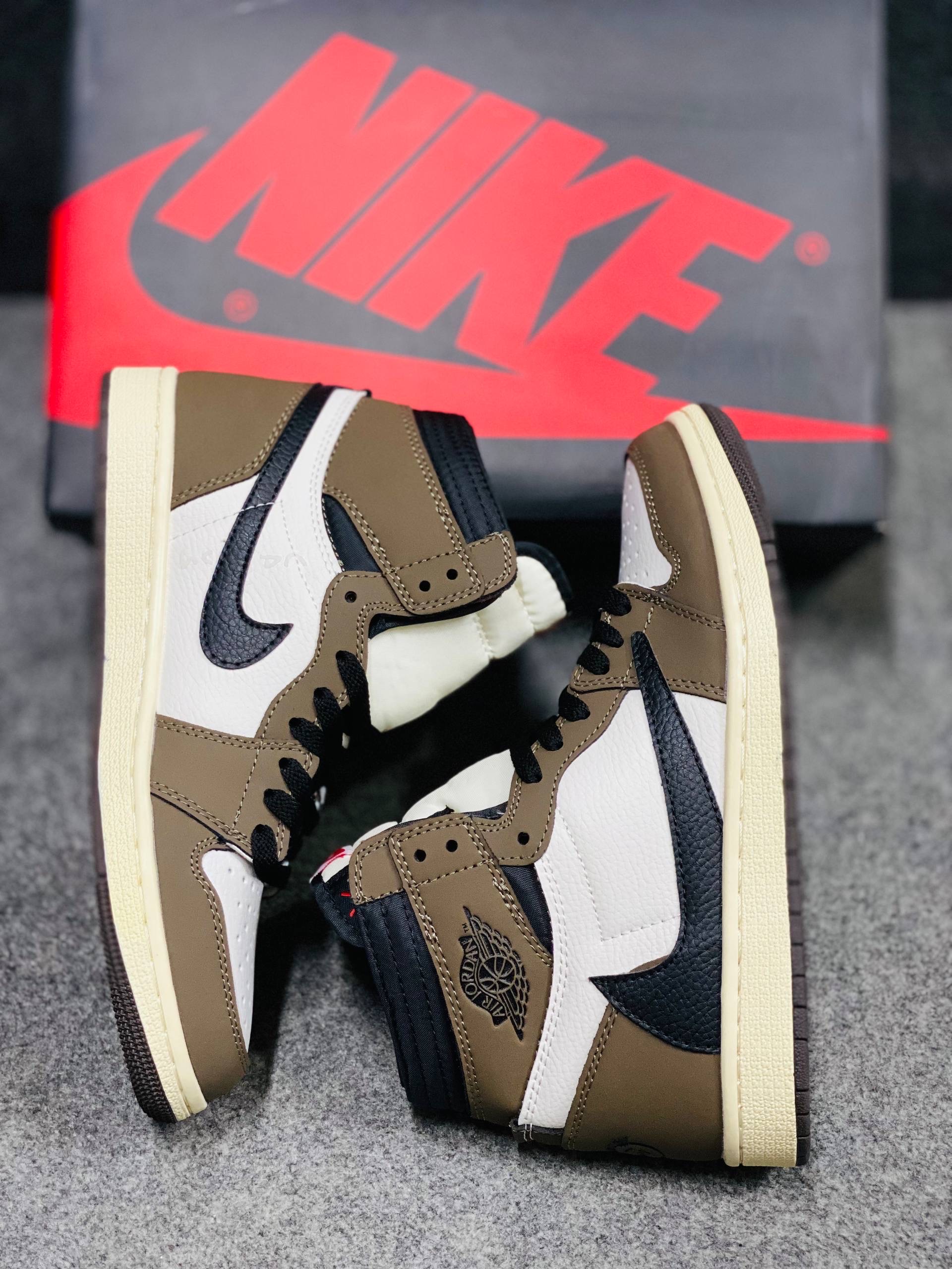Air Jordan 1 Retro High OG SP Travis Scott Mocha (1:1) thumbnail 8