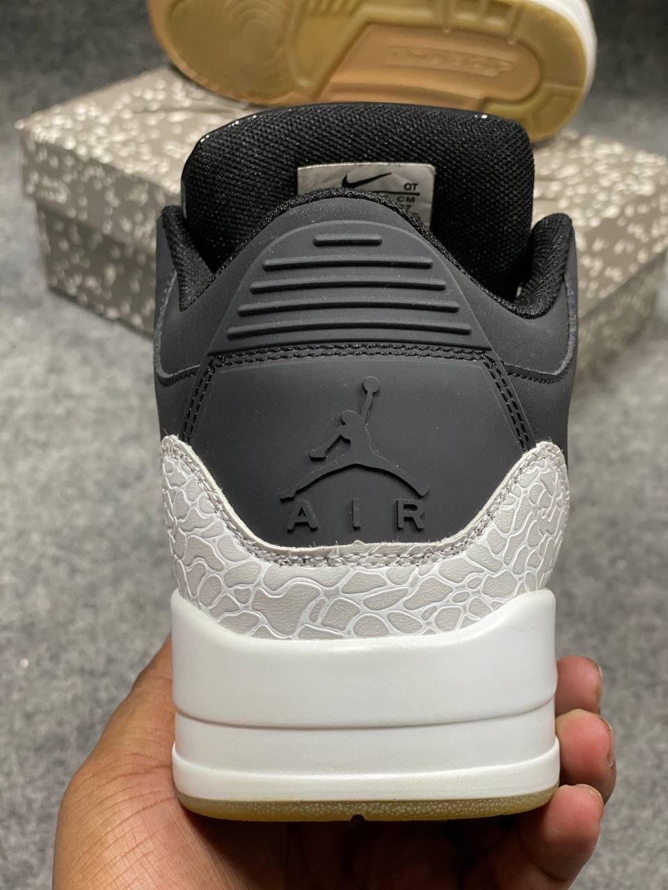 Air Jordan 3 Retro GS "black and white gum" thumbnail 3