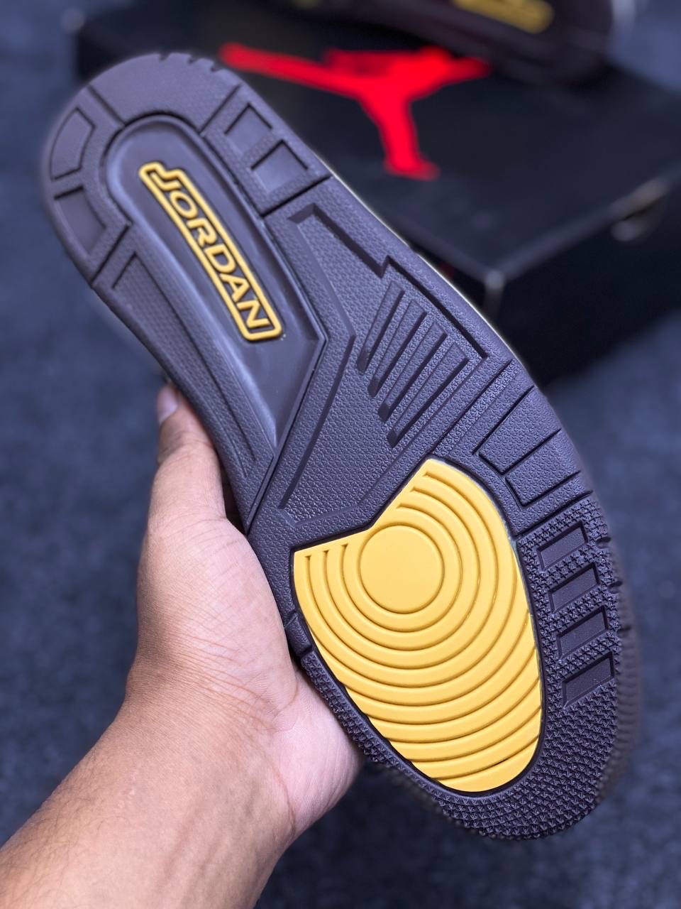 Nike Air Jordan 3 : "Travis Scott" "earthy brown" thumbnail 4