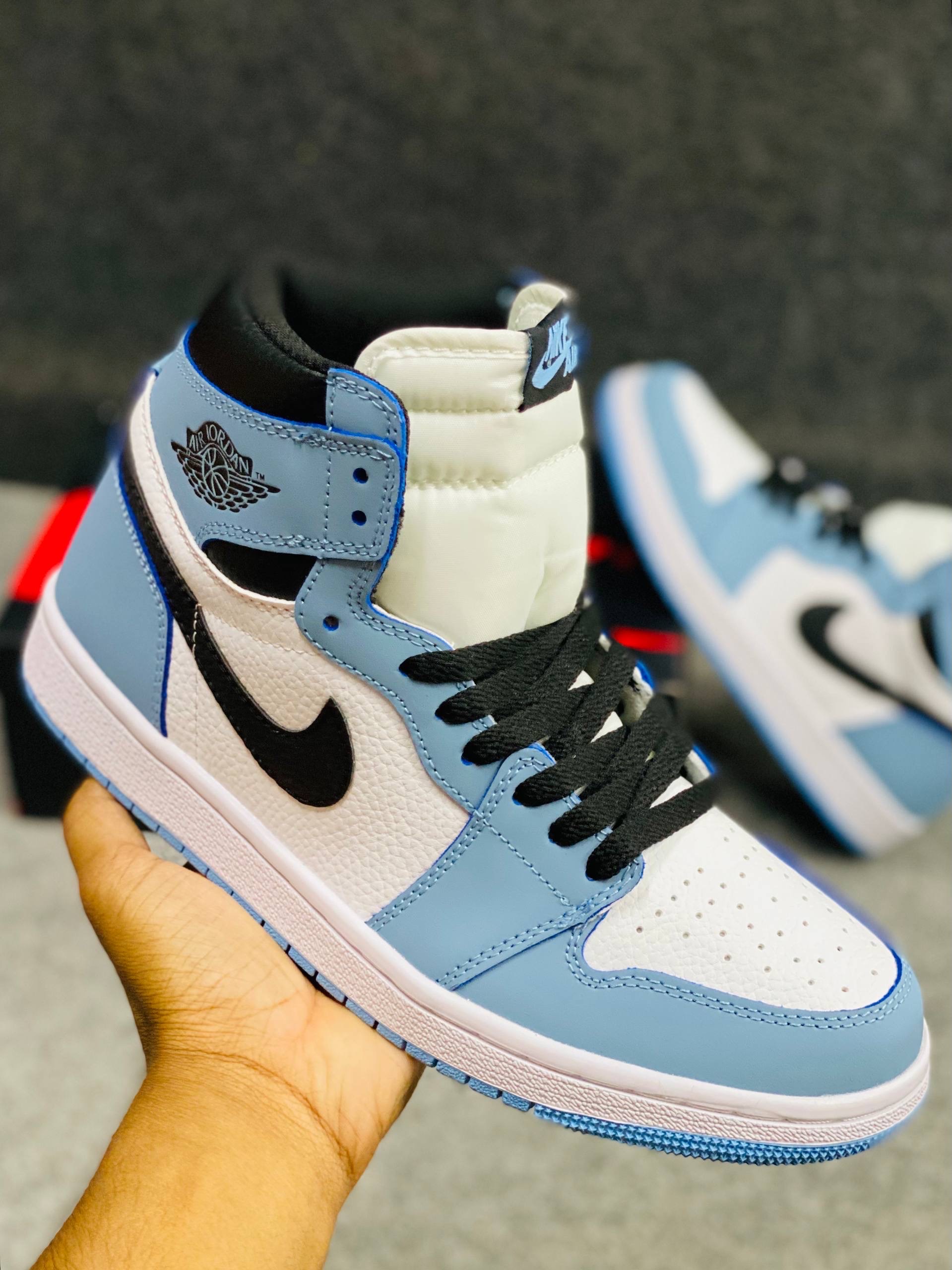 Air Jordan 1 Retro High OG "University Blue" (1:1) thumbnail 3