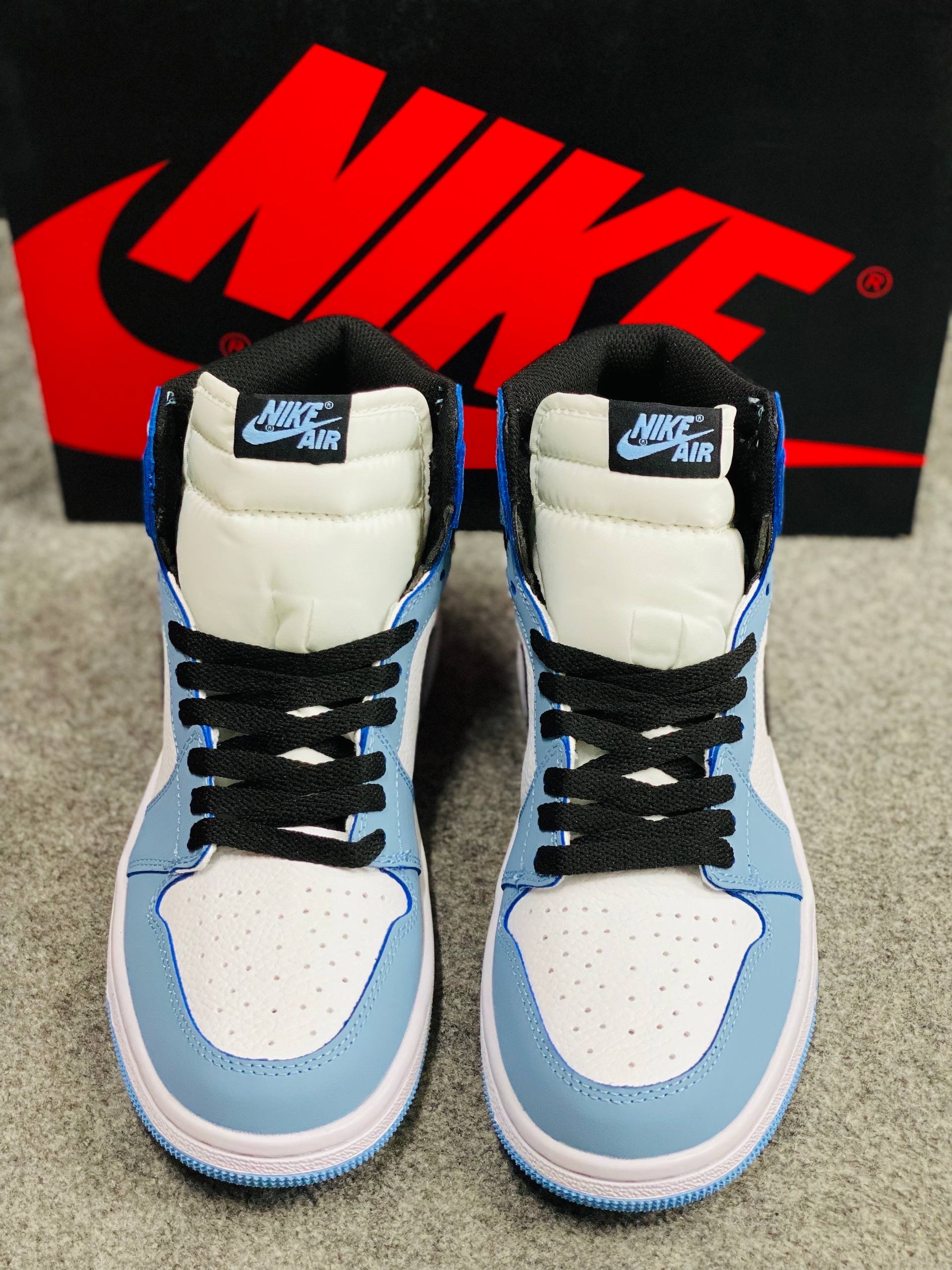 Air Jordan 1 Retro High OG "University Blue" (1:1) thumbnail 4