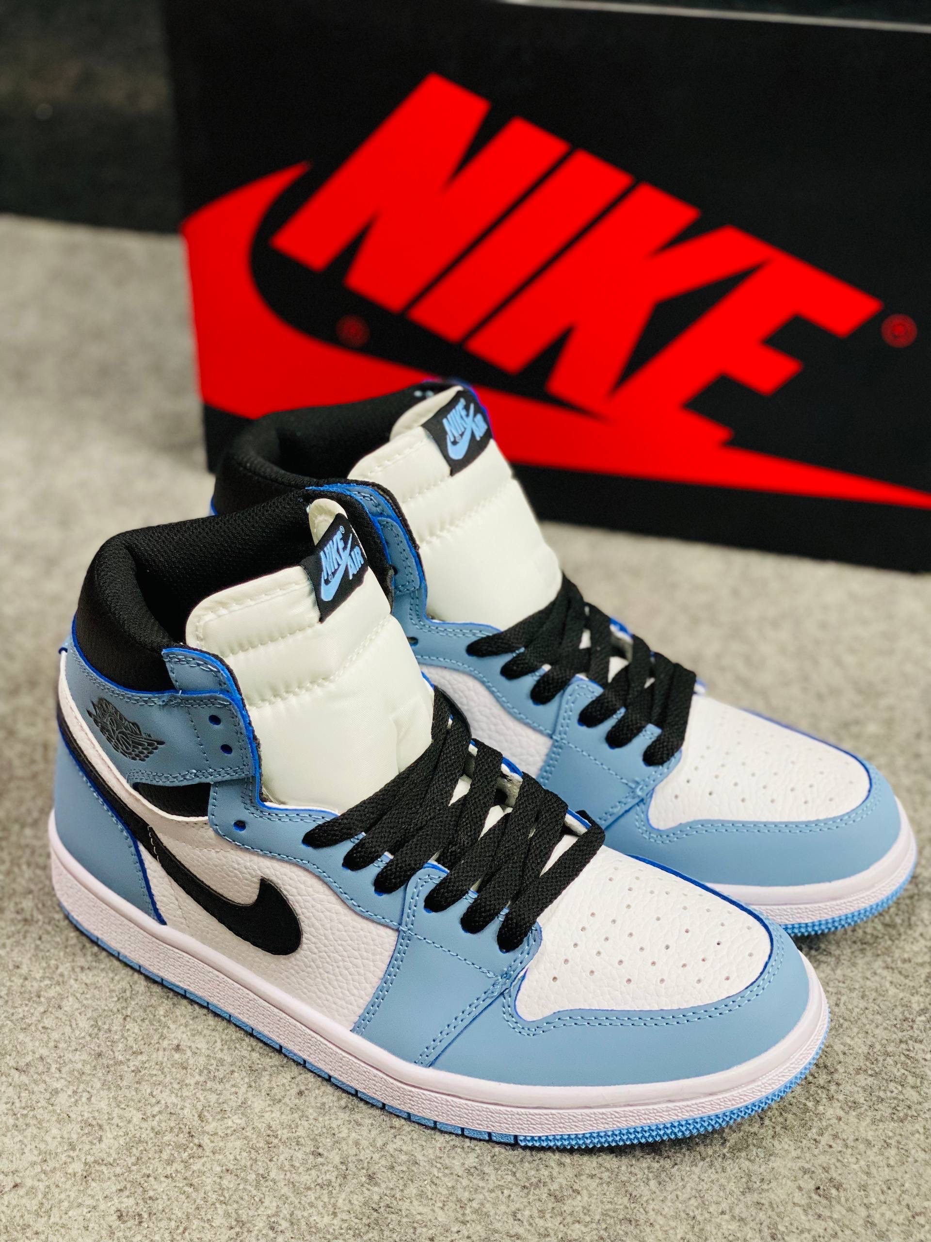 Air Jordan 1 Retro High OG "University Blue" (1:1) thumbnail 2