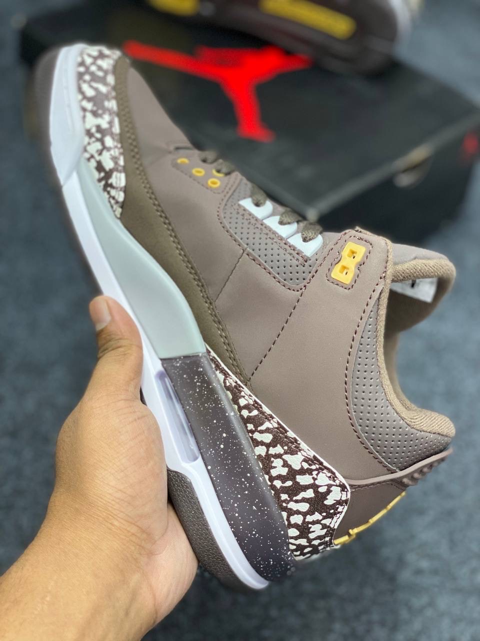 Nike Air Jordan 3 : "Travis Scott" "earthy brown" thumbnail 5