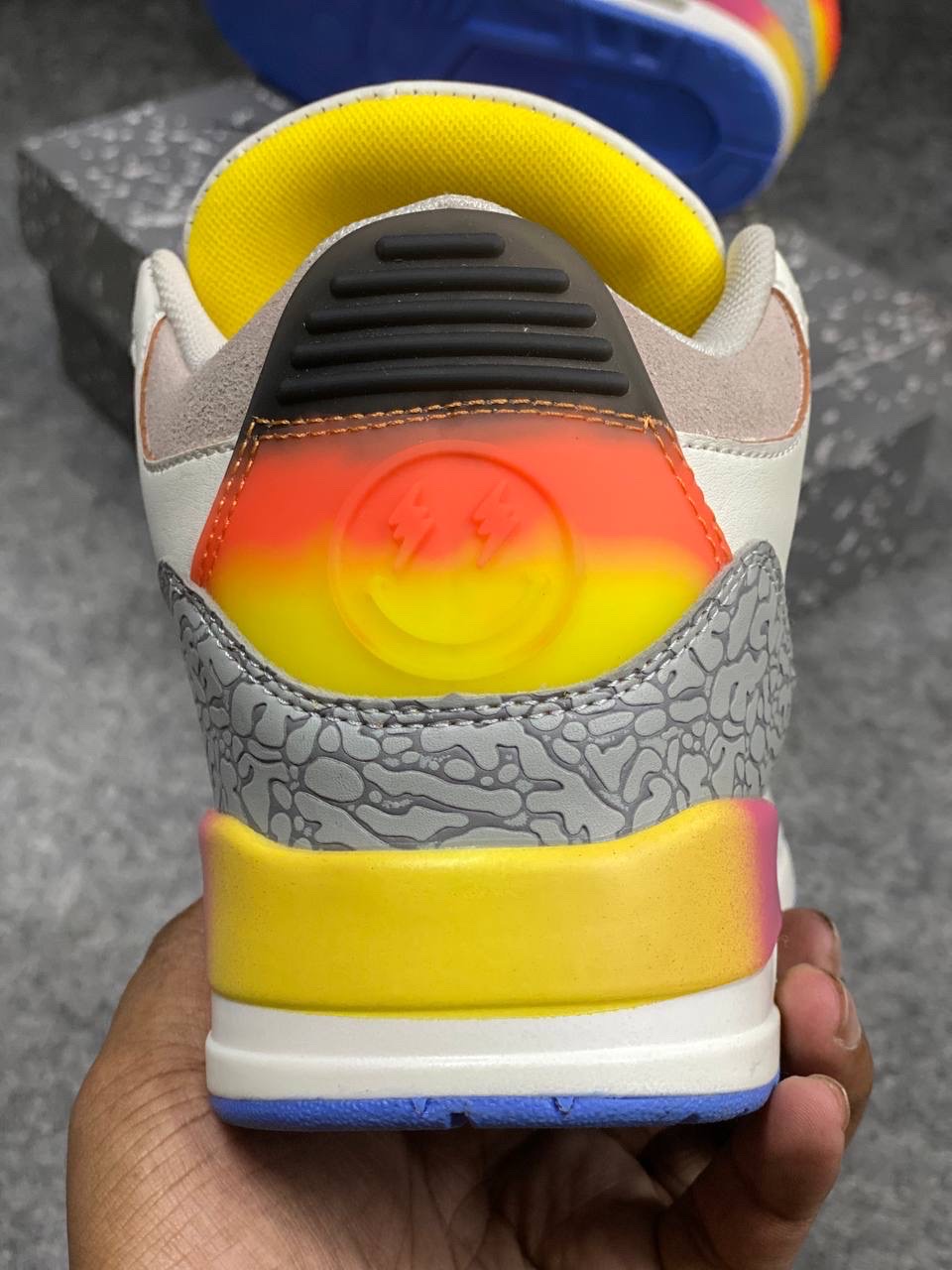 J. Balvin x Air Jordan 3 Retro SP 'Medellín Sunset' thumbnail 3