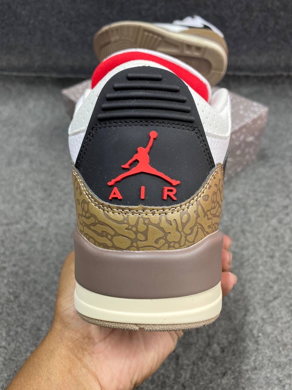 Travis Scott x Air Jordan 3 Retro thumbnail 3