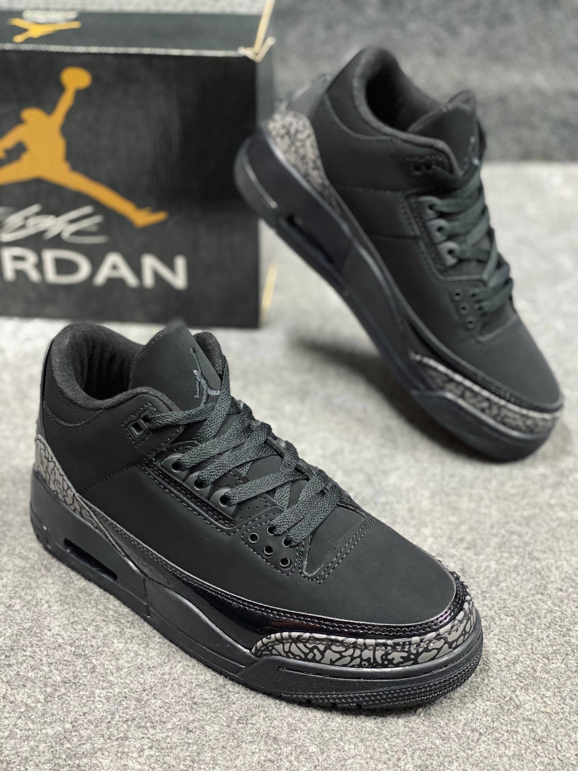 Air Jordan 3 Retro "Black Cat" thumbnail 3