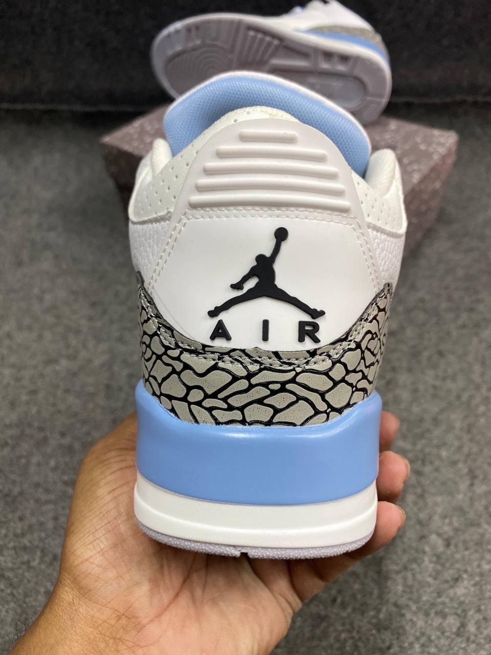 Nike Air Jordan 3 Retro 'UNC' thumbnail 3