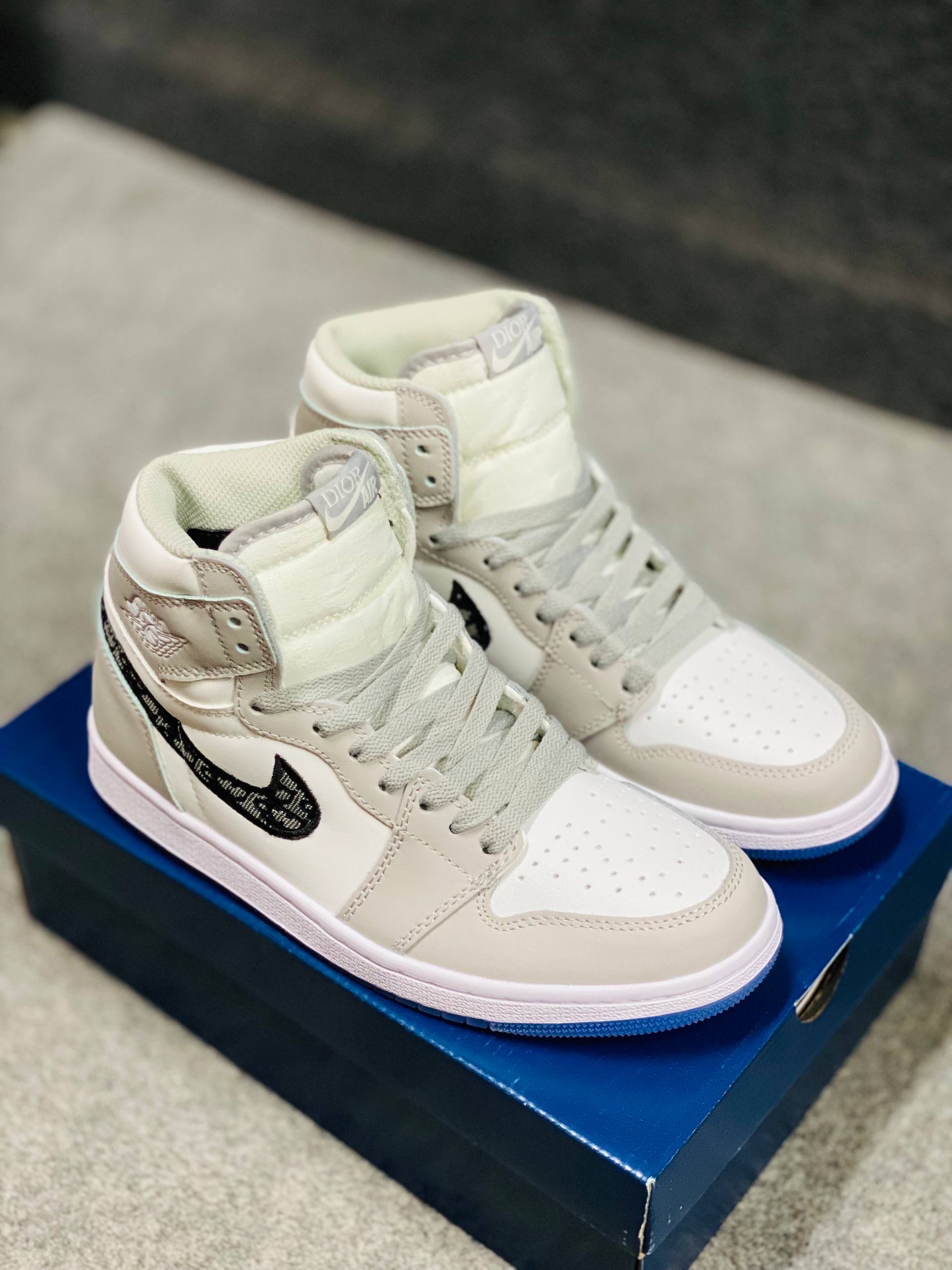 Air Jordan 1 Retro High Dior (1:1) thumbnail 2
