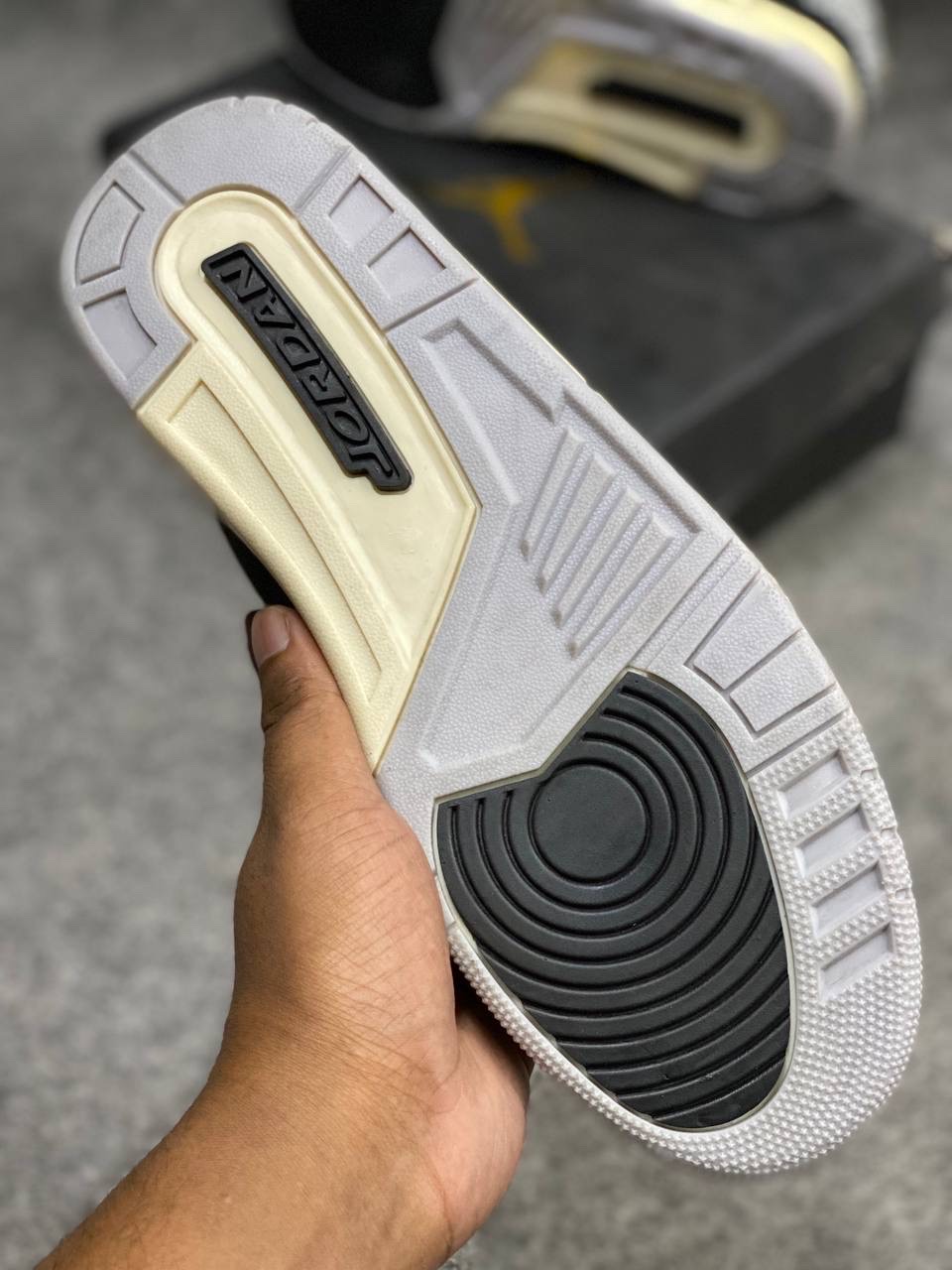 Air Jordan 3 Retro 'Off Noir' thumbnail 4