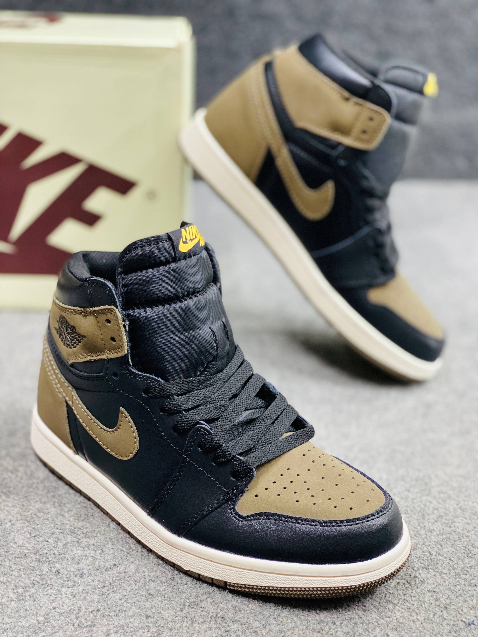 Air Jordan 1 Retro High OG "Palomino" (1:1) thumbnail 4